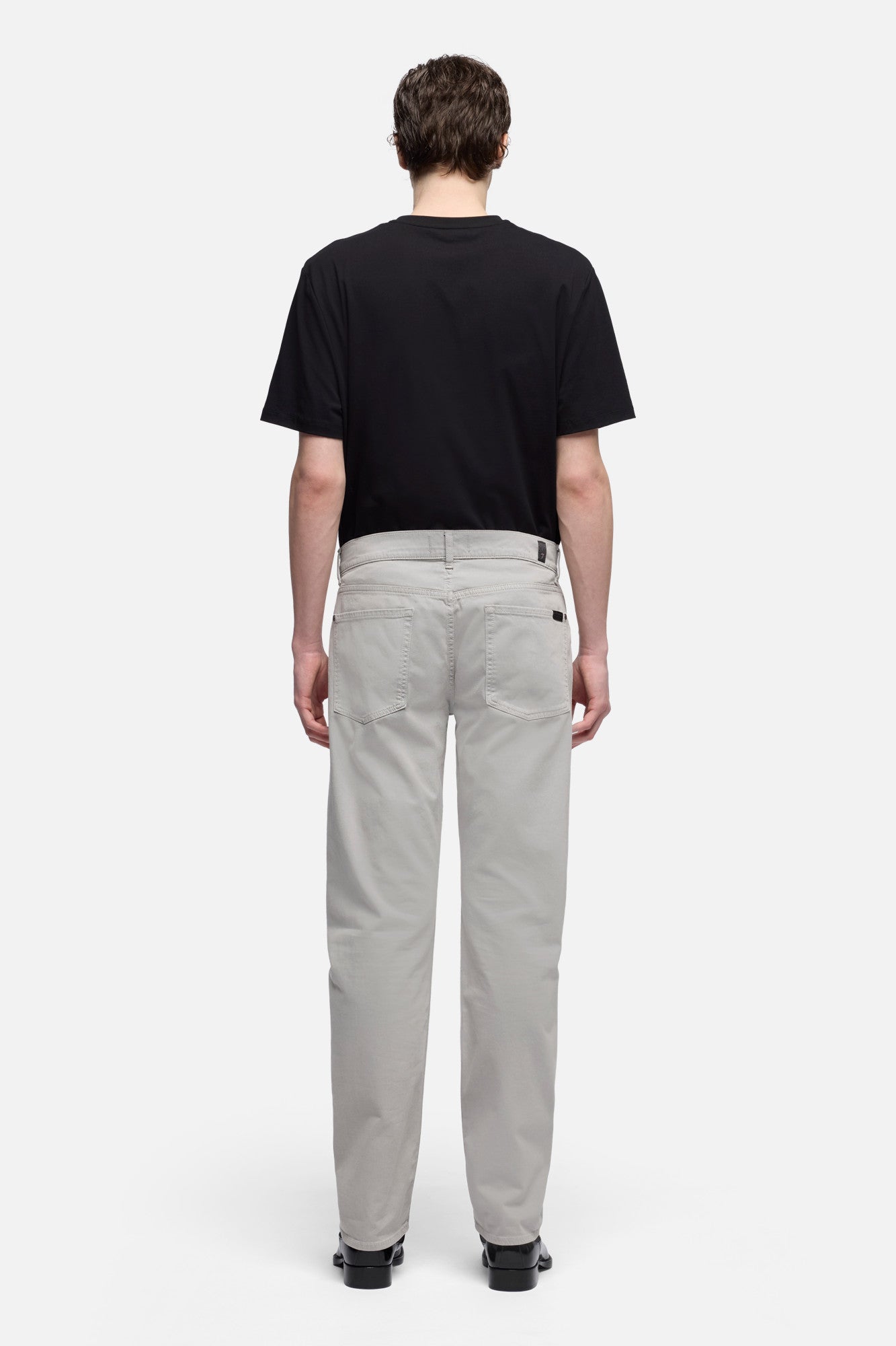 7-for-all-mankind-the-straight-luxe-performance-sateen-hose-in-iron image 5