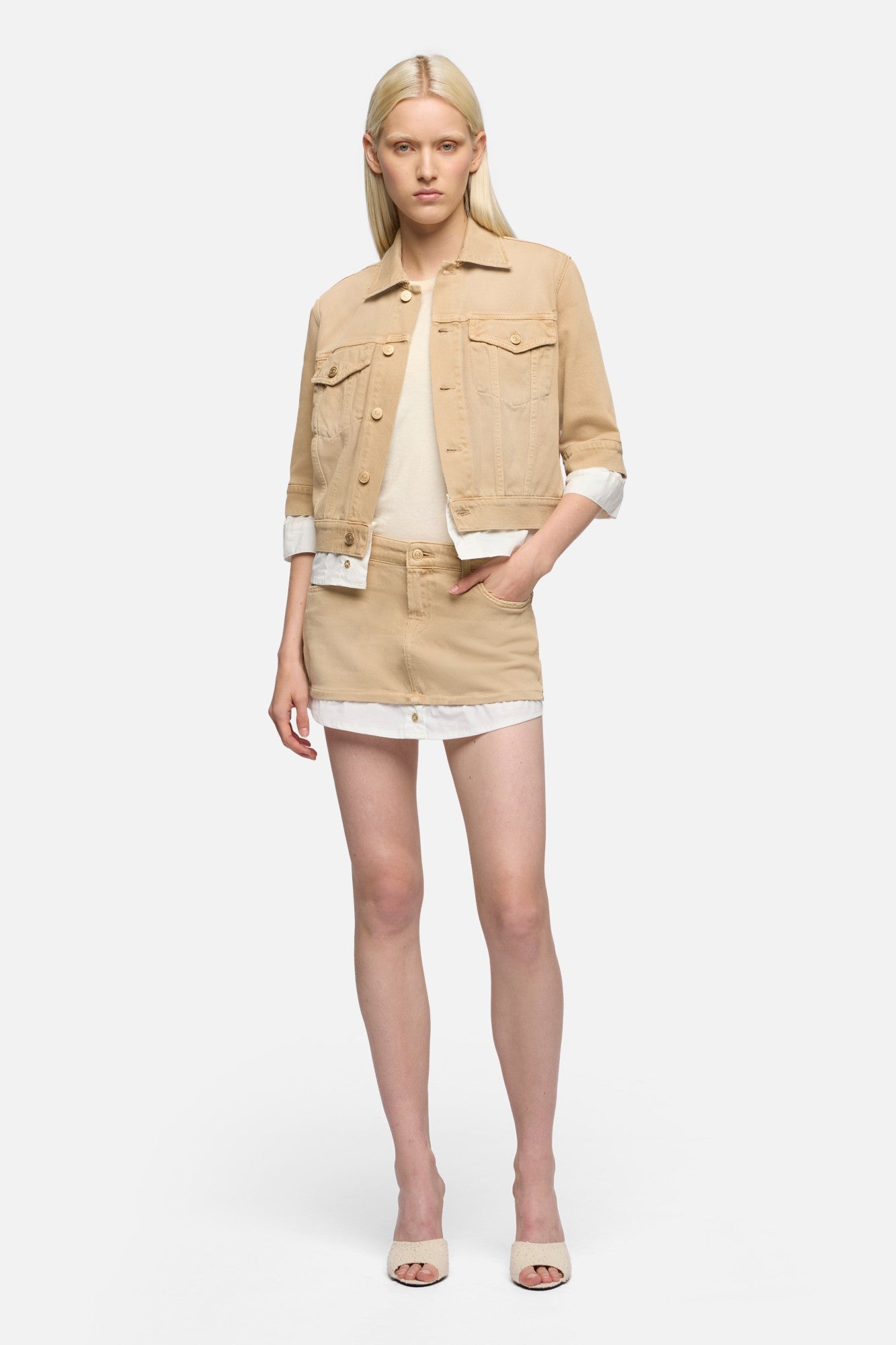7-for-all-mankind-short-sleeve-trucker-jacket-damen-jeansjacke-in-sand-dune image 2