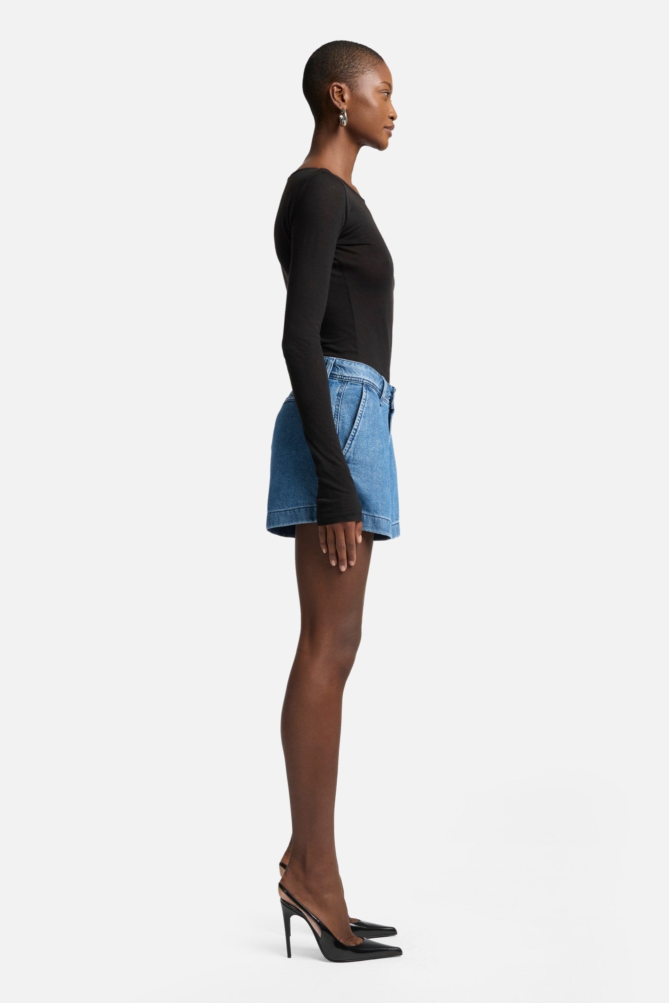7-for-all-mankind-weightless-pleated-denim-shorts-damen-hilo image 6