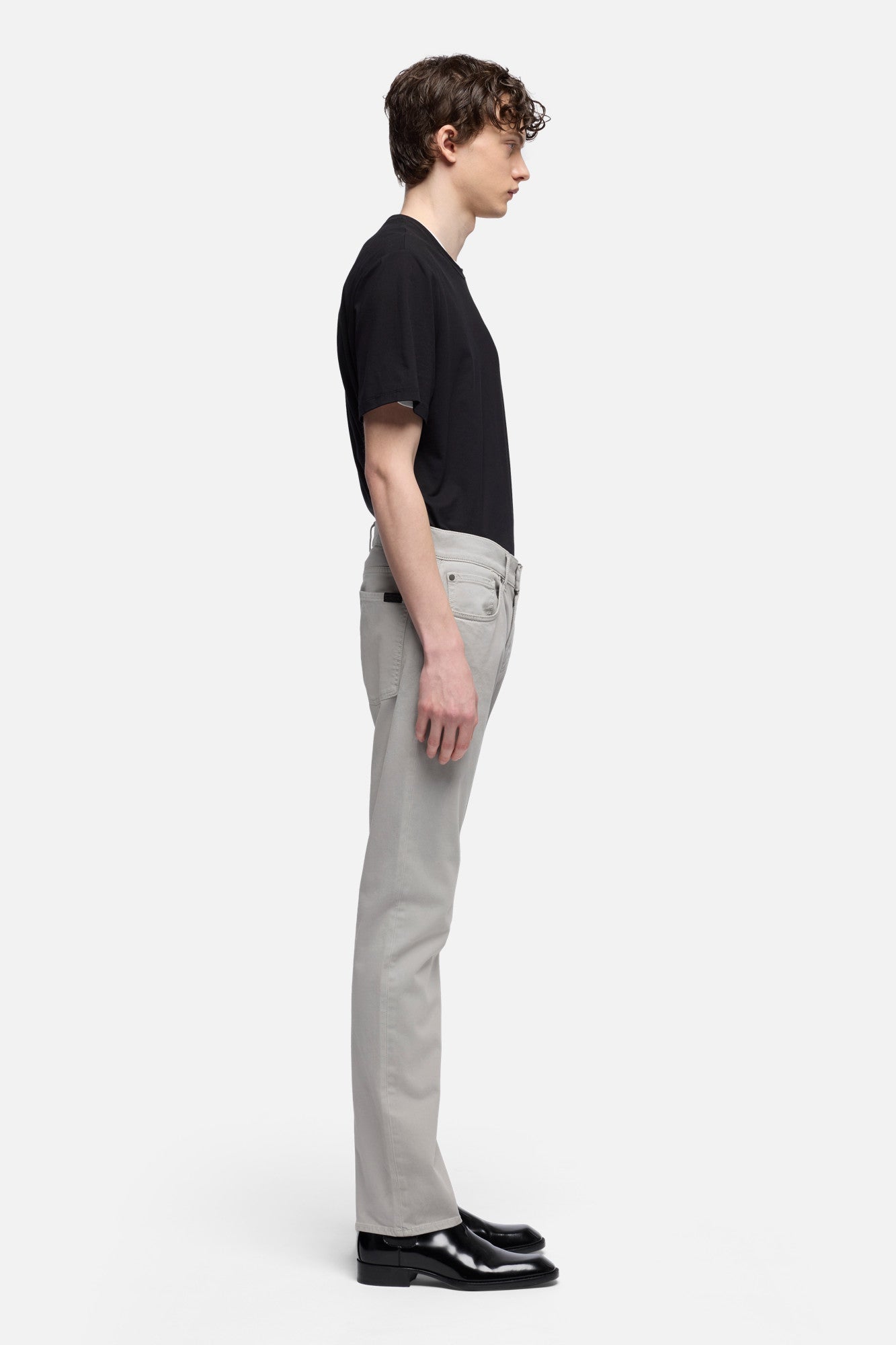 7-for-all-mankind-the-straight-luxe-performance-sateen-hose-in-iron image 6