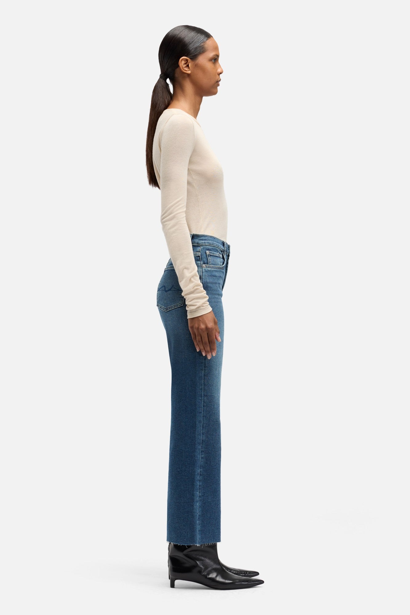 7-for-all-mankind-luxe-vintage-cropped-alexa-jeans-bay image 6