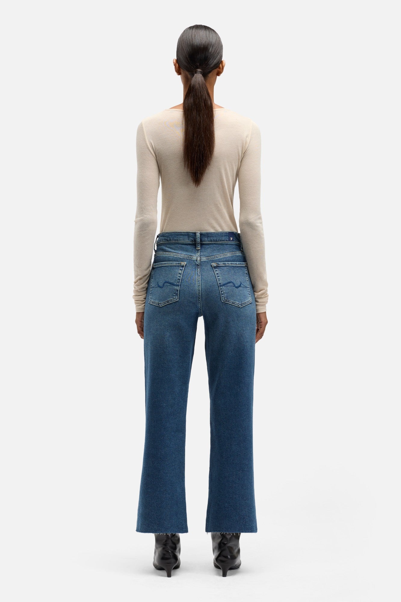 7-for-all-mankind-luxe-vintage-cropped-alexa-jeans-bay image 5