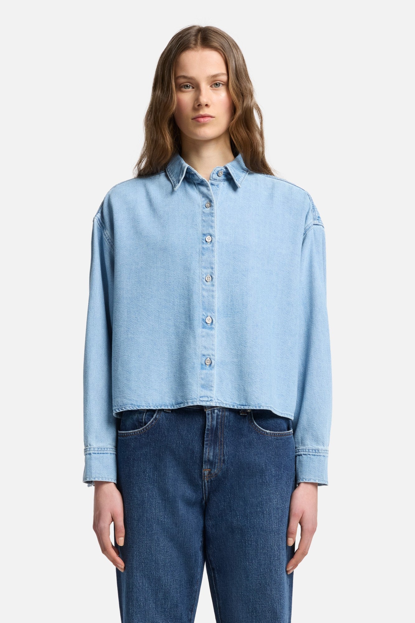 7-for-all-mankind-weightless-nina-cropped-denimhemd-hana image 3