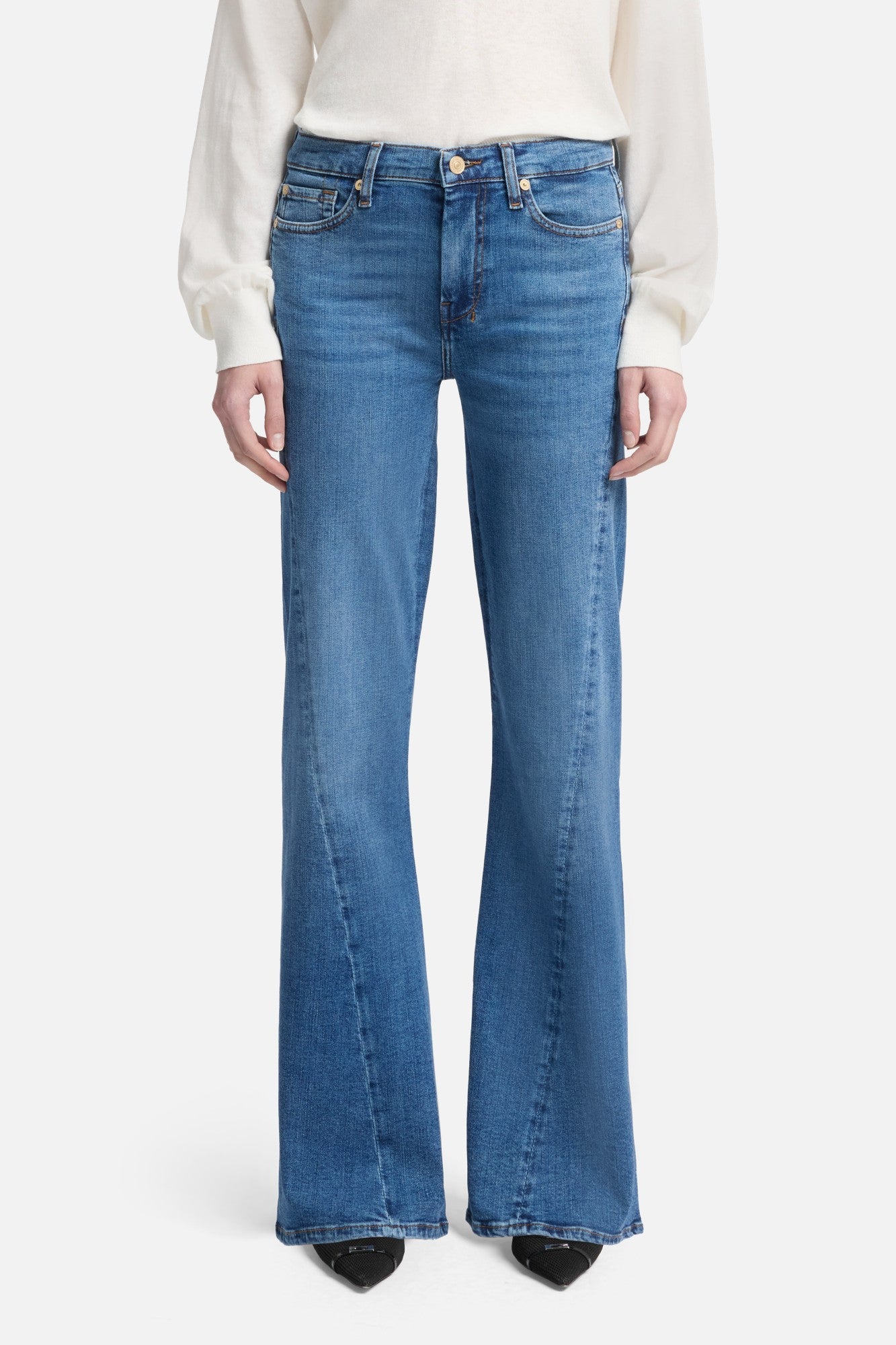 7-for-all-mankind-slim-illusion-twisted-seam-tailorless-dojo-jeans-in-yuma image 3