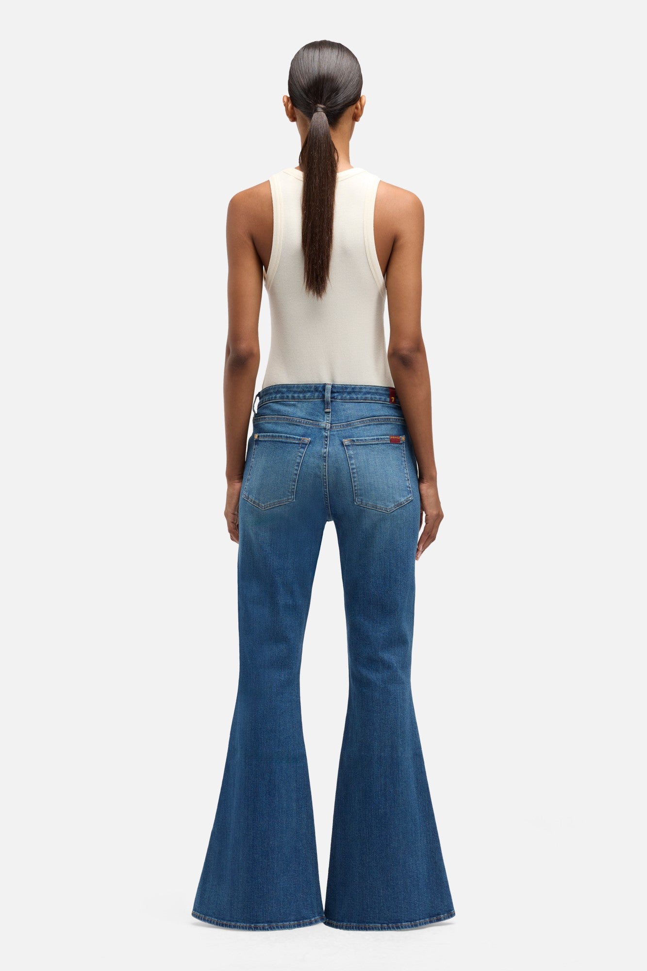 7-for-all-mankind-slim-illusion-the-bell-flare-jeans-in-retro-fade image 5