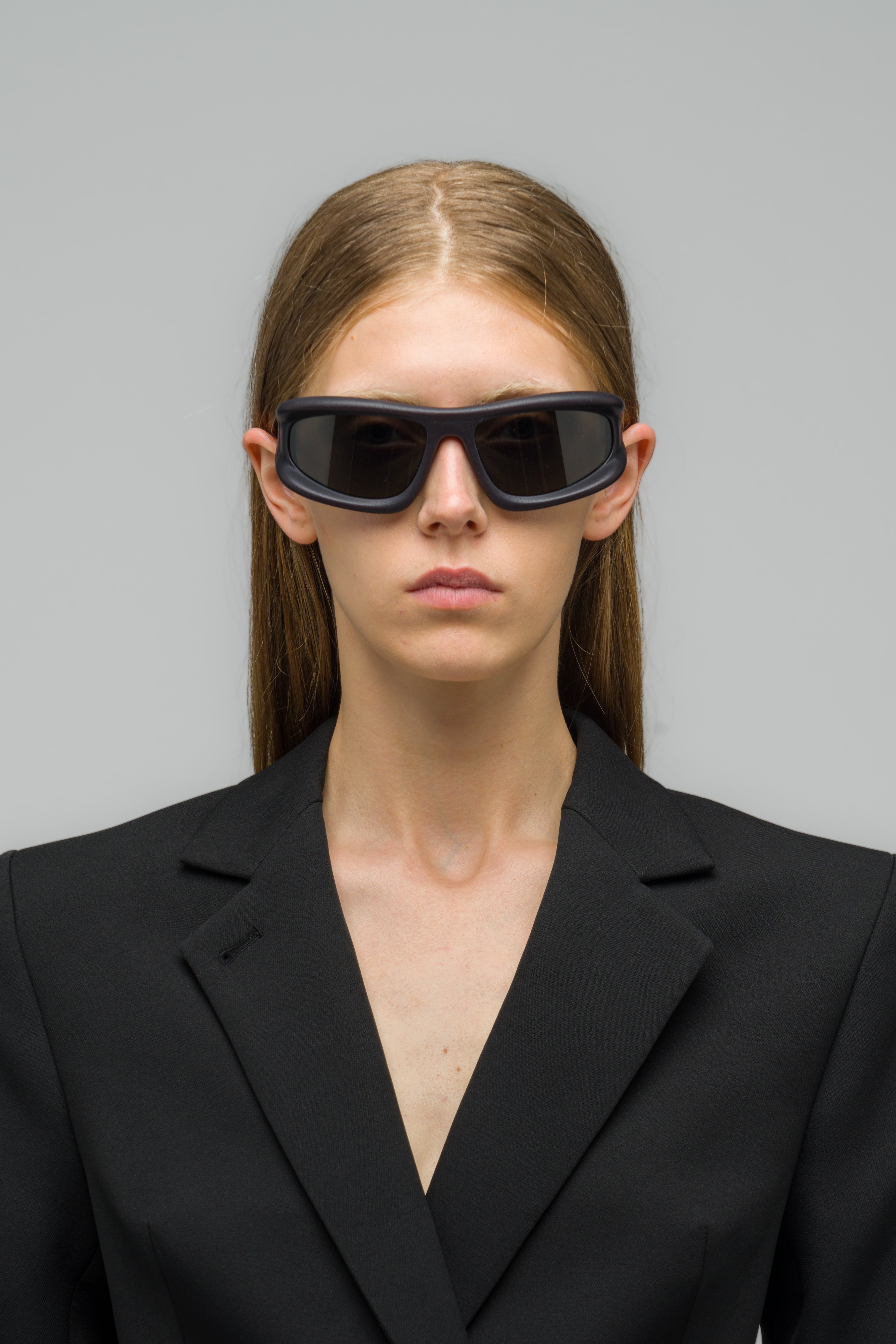 mykita-032c-marfa-sonnenbrille-black-wraparound image 6