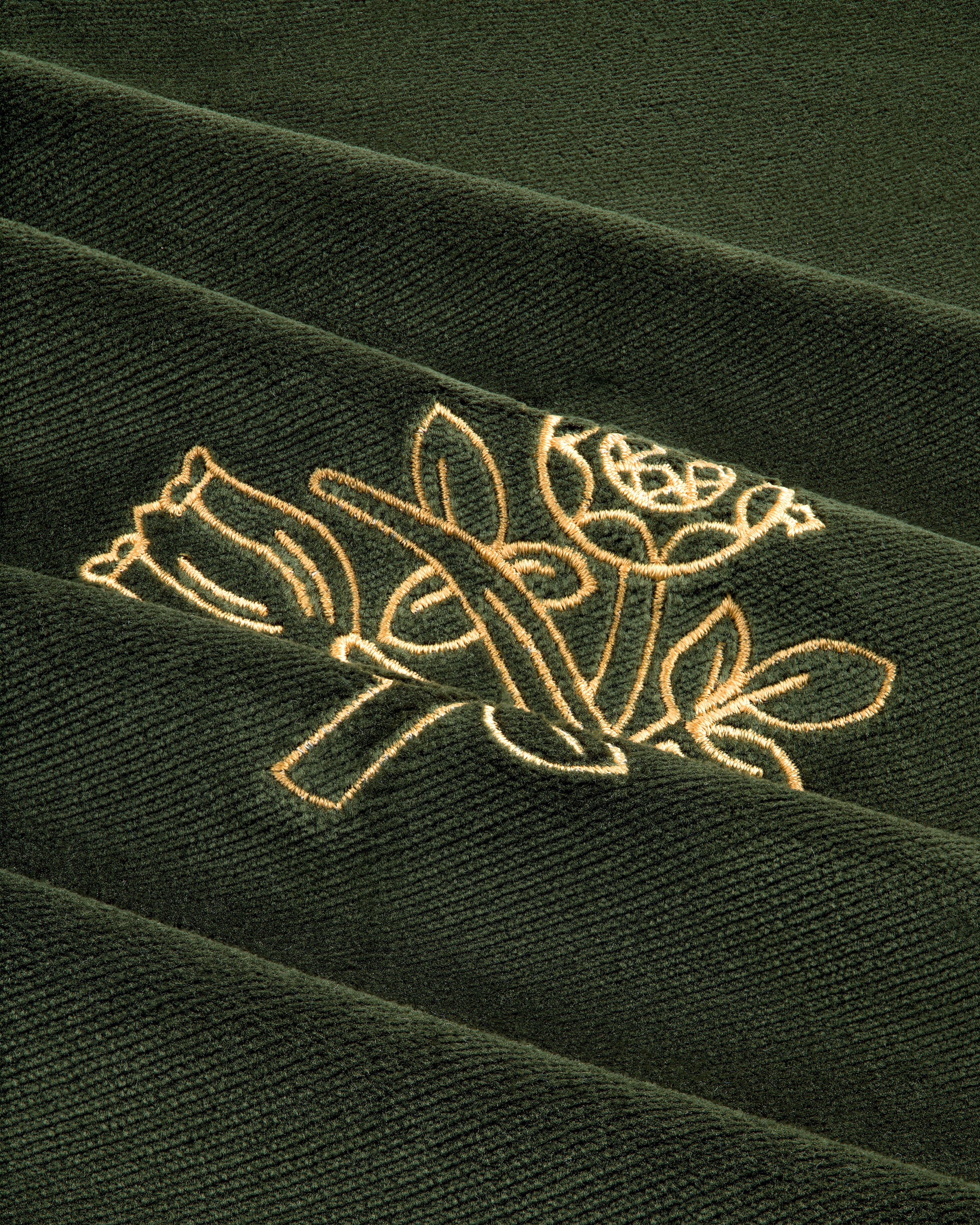 aim-leon-dore-queens-crest-kissen-45x45-gr-n image 4