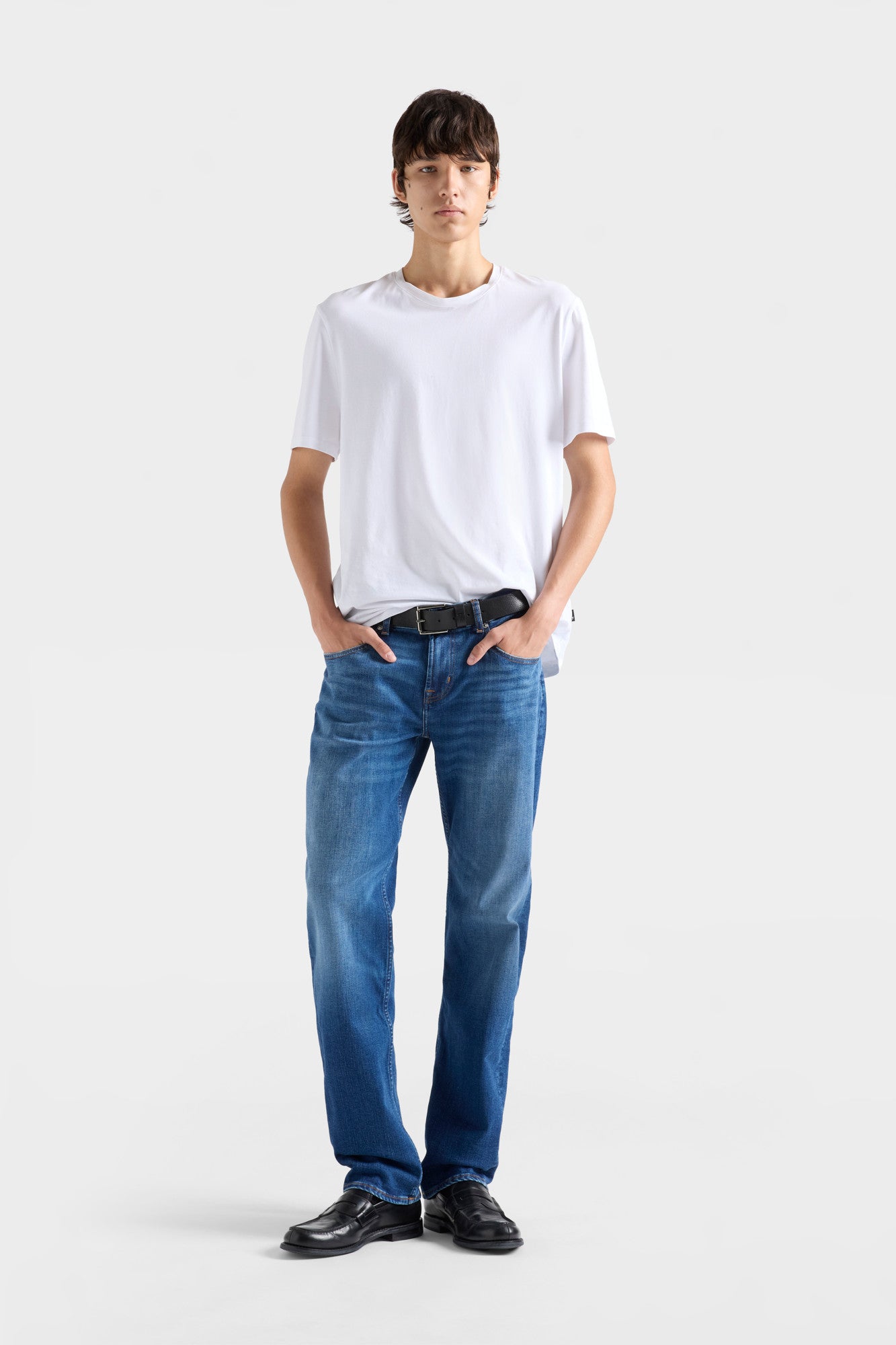 7-for-all-mankind-standard-straight-jeans-luxe-performance-sonora image 2