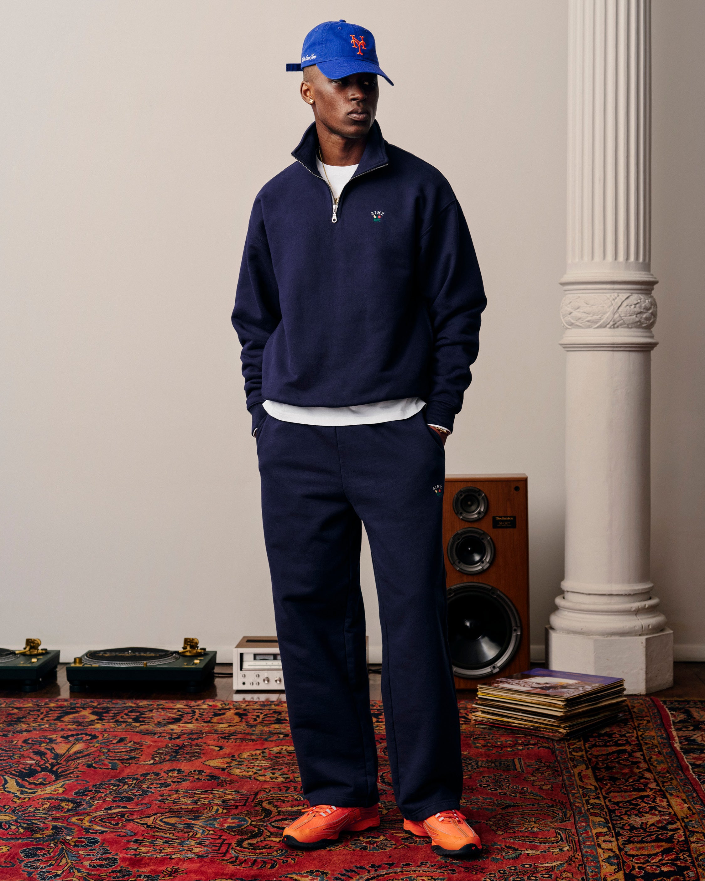 aim-leon-dore-crest-sweatpants-navy image 3