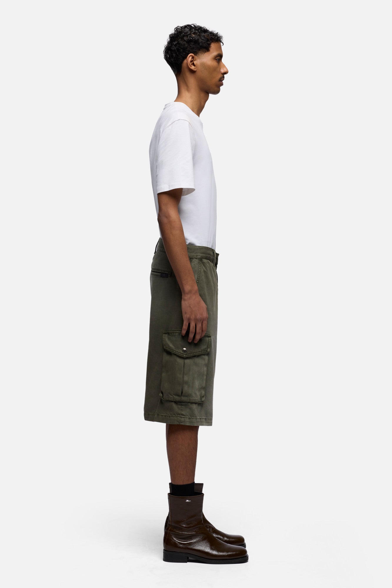 7-for-all-mankind-wide-cargo-short-sateen-sunfaded-moss image 6
