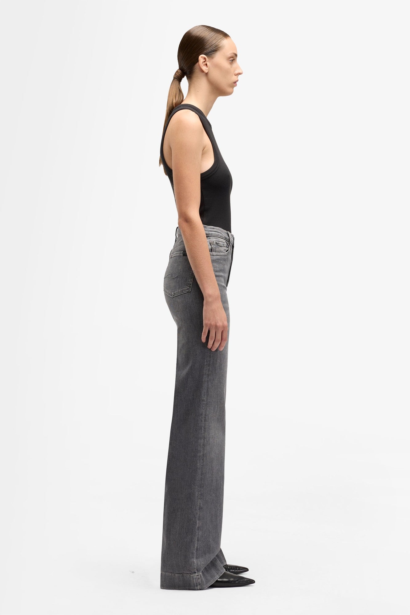 7-for-all-mankind-modern-dojo-flare-jeans-in-slim-illusion-soho-grey image 6