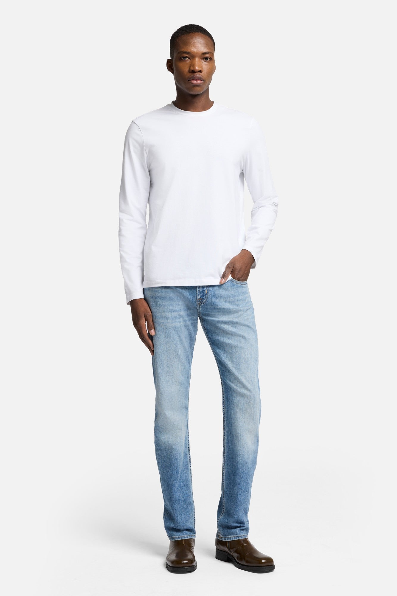 7-for-all-mankind-airweft-the-straight-herren-jeans-in-portofino image 2