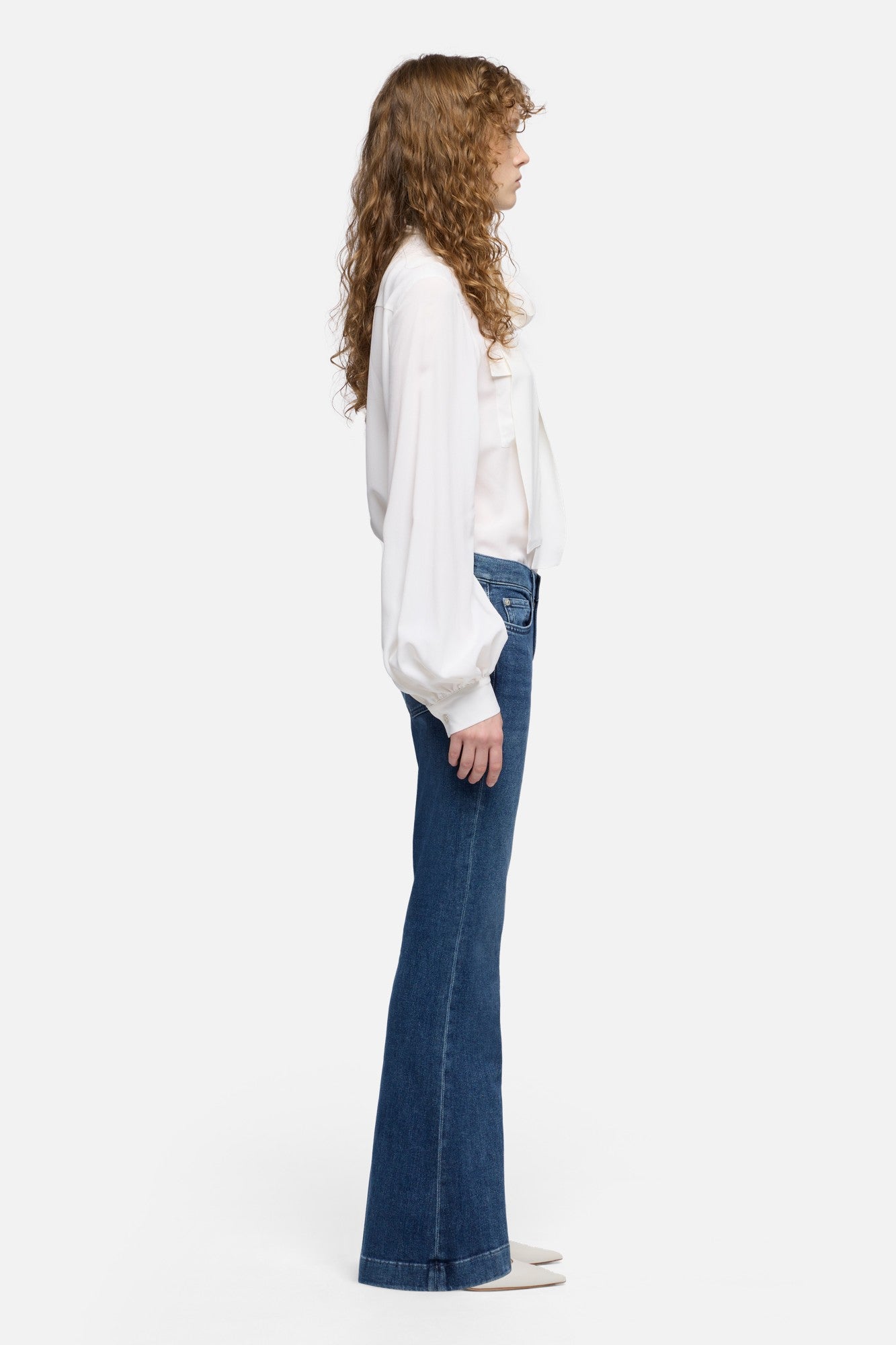 7-for-all-mankind-tailorless-dojo-flare-jeans-in-denim-flux image 6