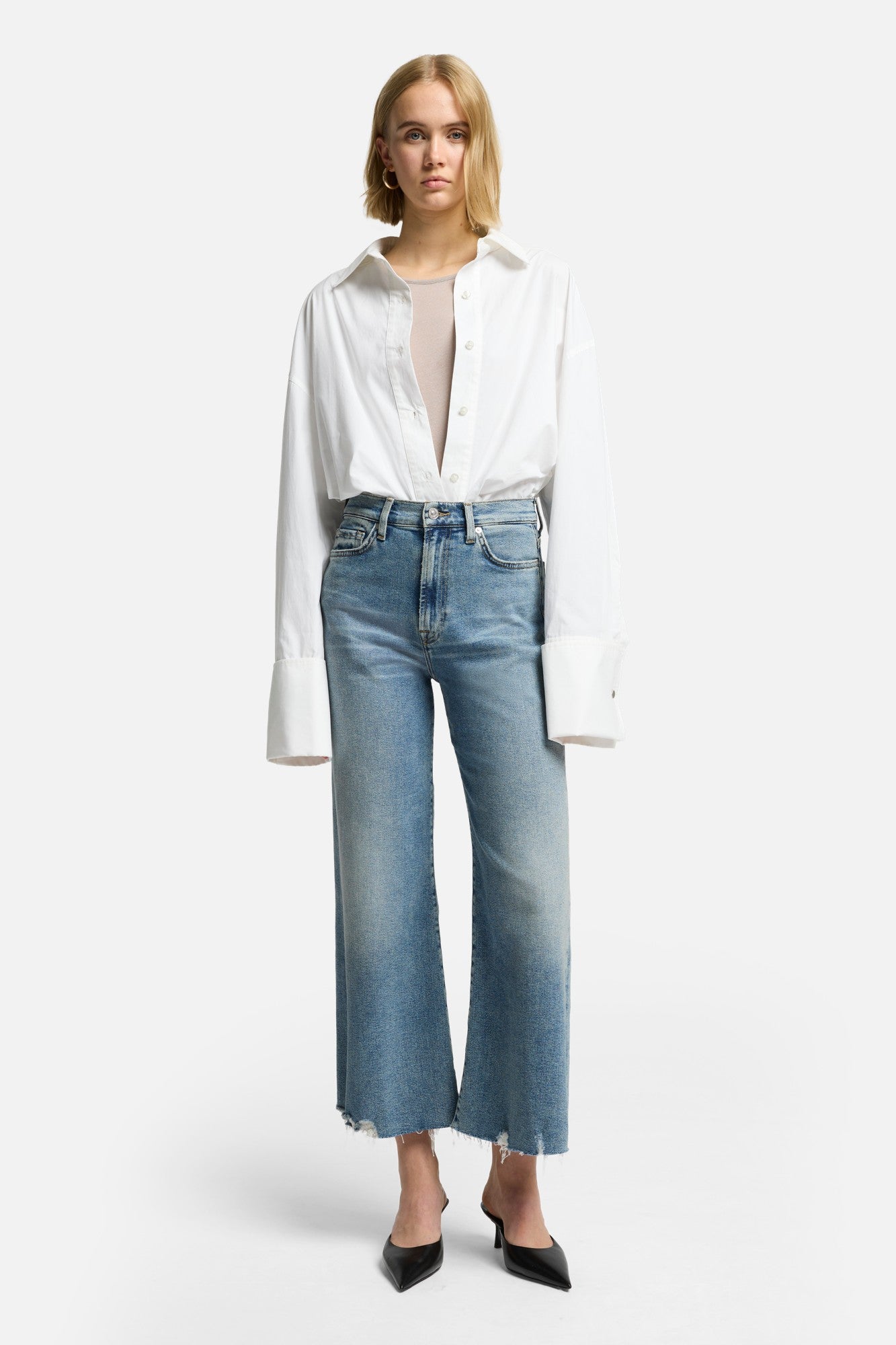 7-for-all-mankind-luxe-vintage-jo-wide-leg-jeans-walk image 2