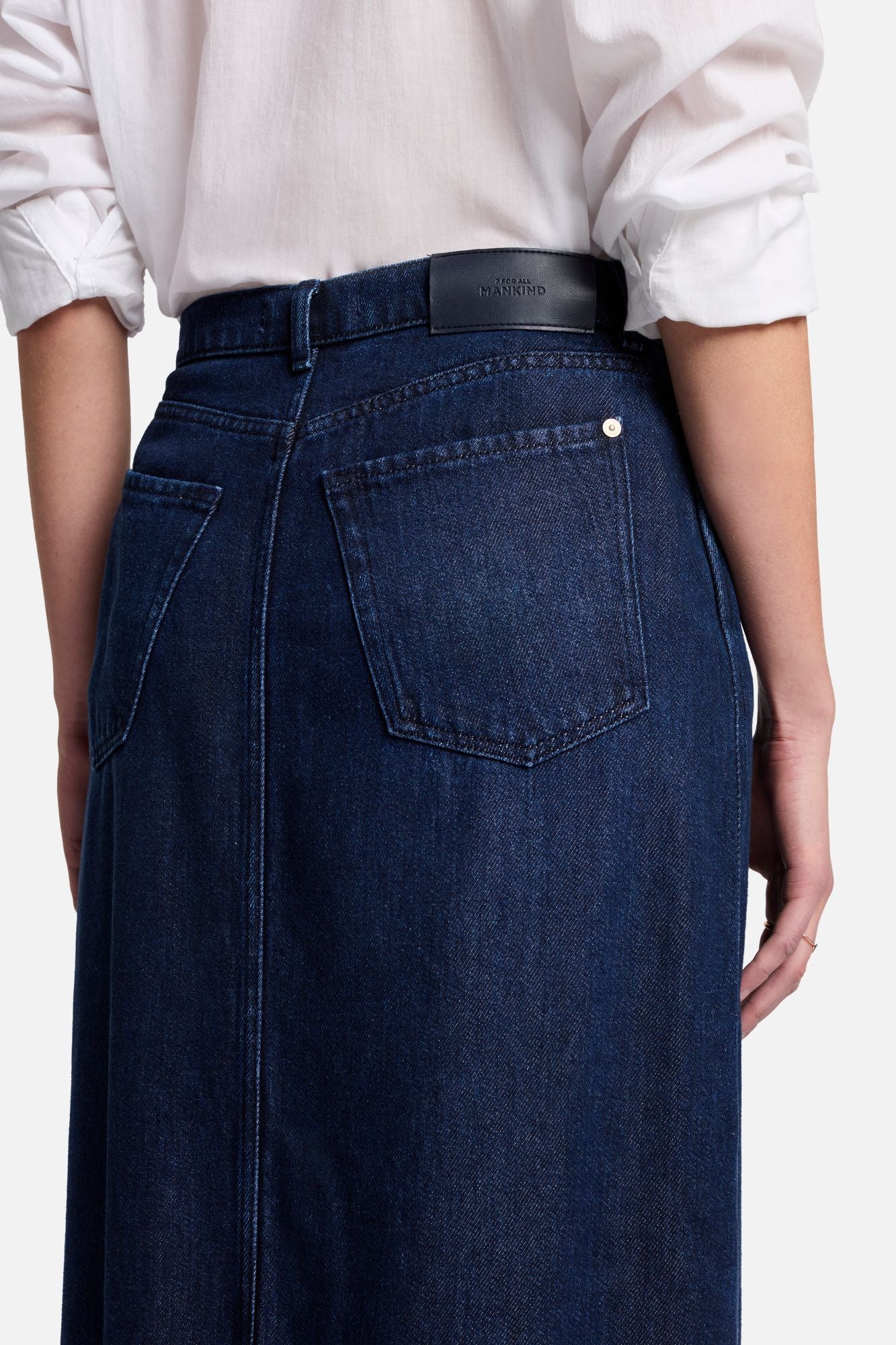 7-for-all-mankind-denim-lustre-midi-rock-in-stormy image 3