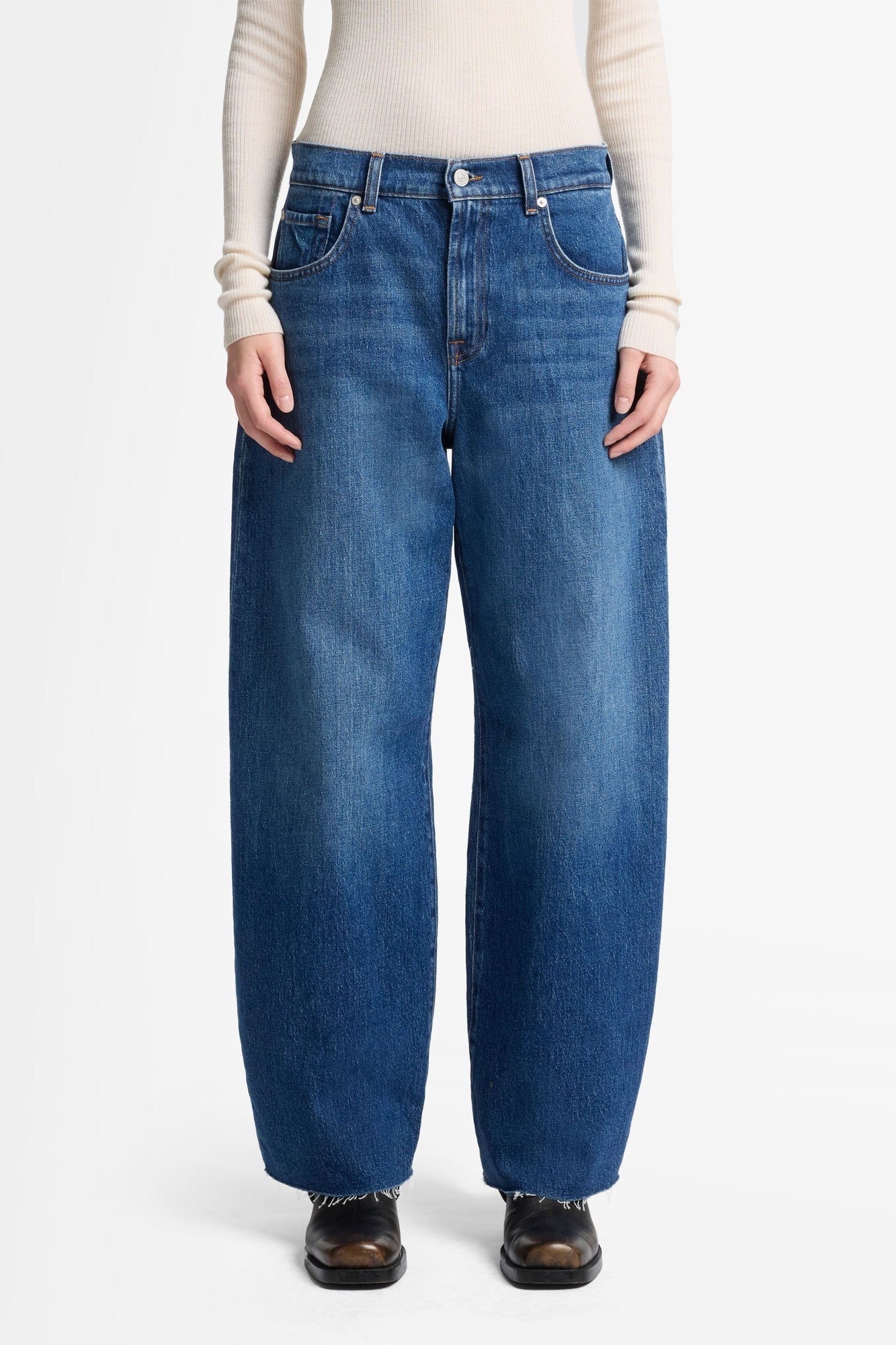 7-for-all-mankind-bonnie-barrel-leg-jeans-mankind-artifact image 3