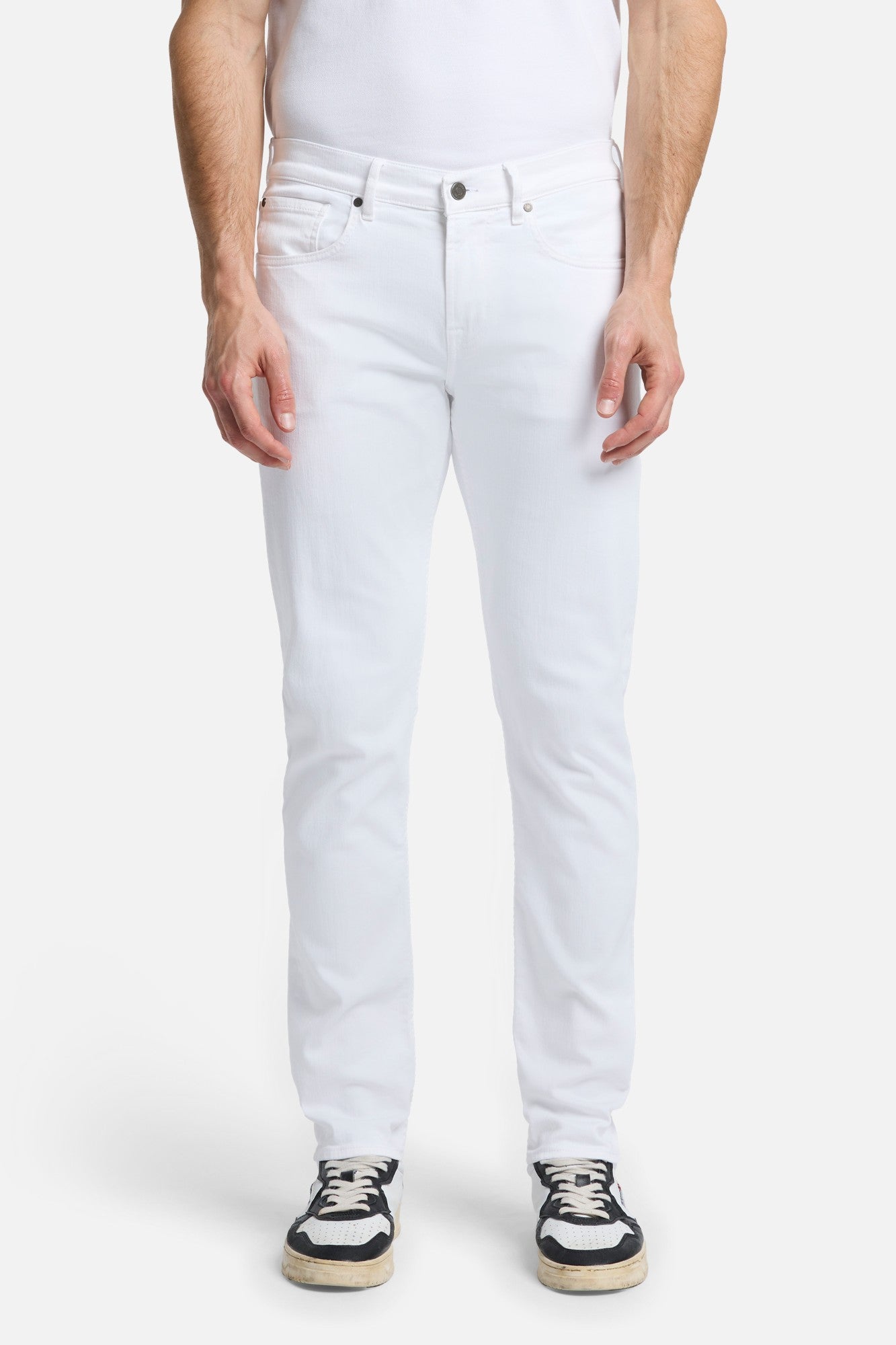 7-for-all-mankind-luxe-performance-slimmy-tapered-jeans-white image 2