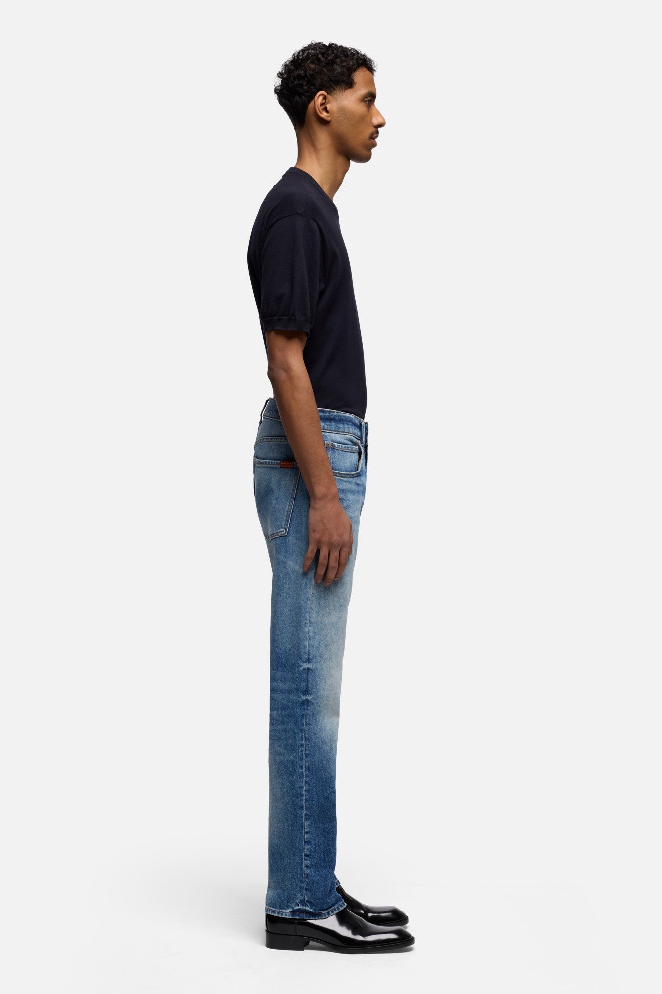 7-for-all-mankind-the-straight-32-jeans-in-luxe-vintage-porch image 6