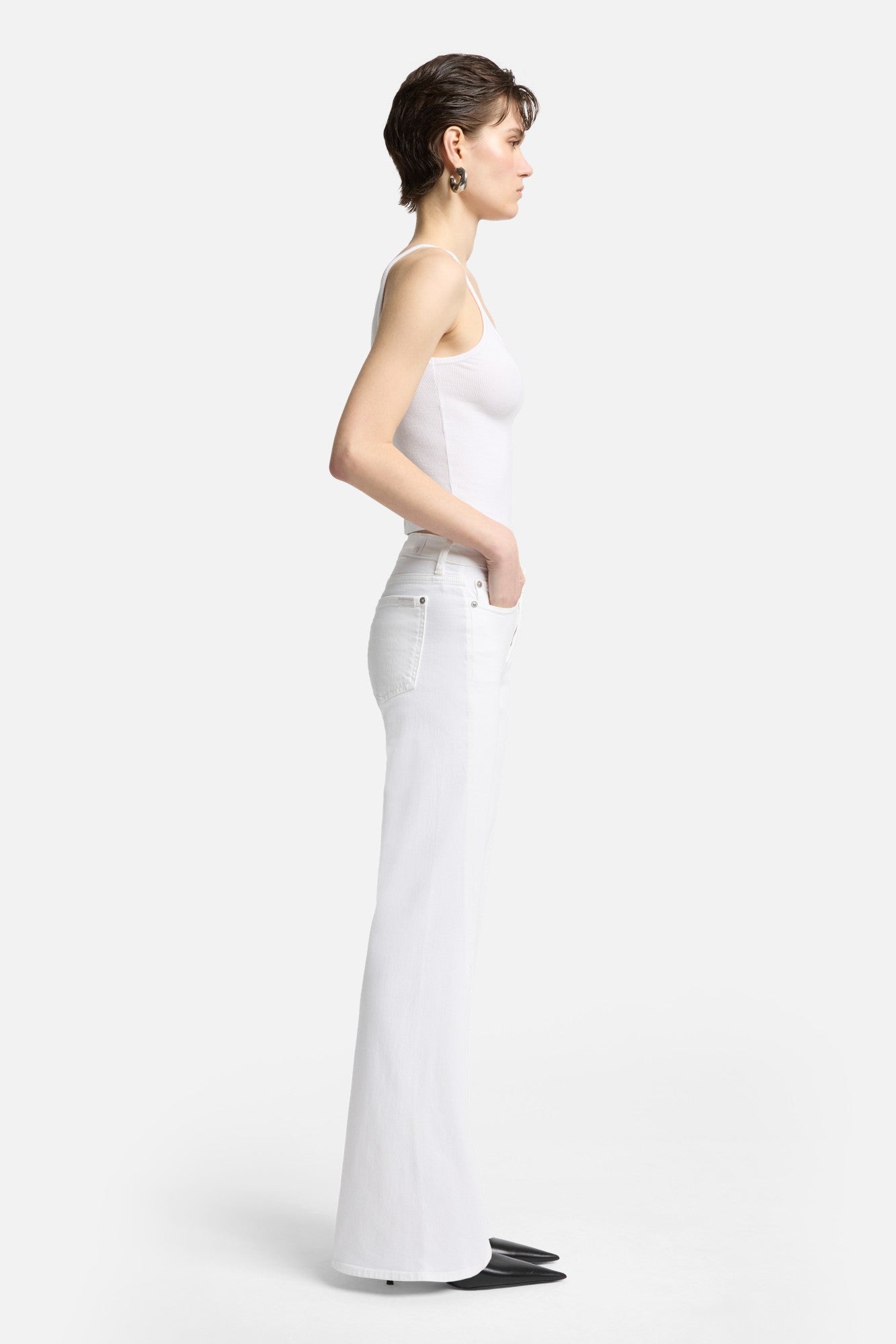 7-for-all-mankind-slim-illusion-twisted-seam-tailorless-dojo-jeans-in-shell image 6