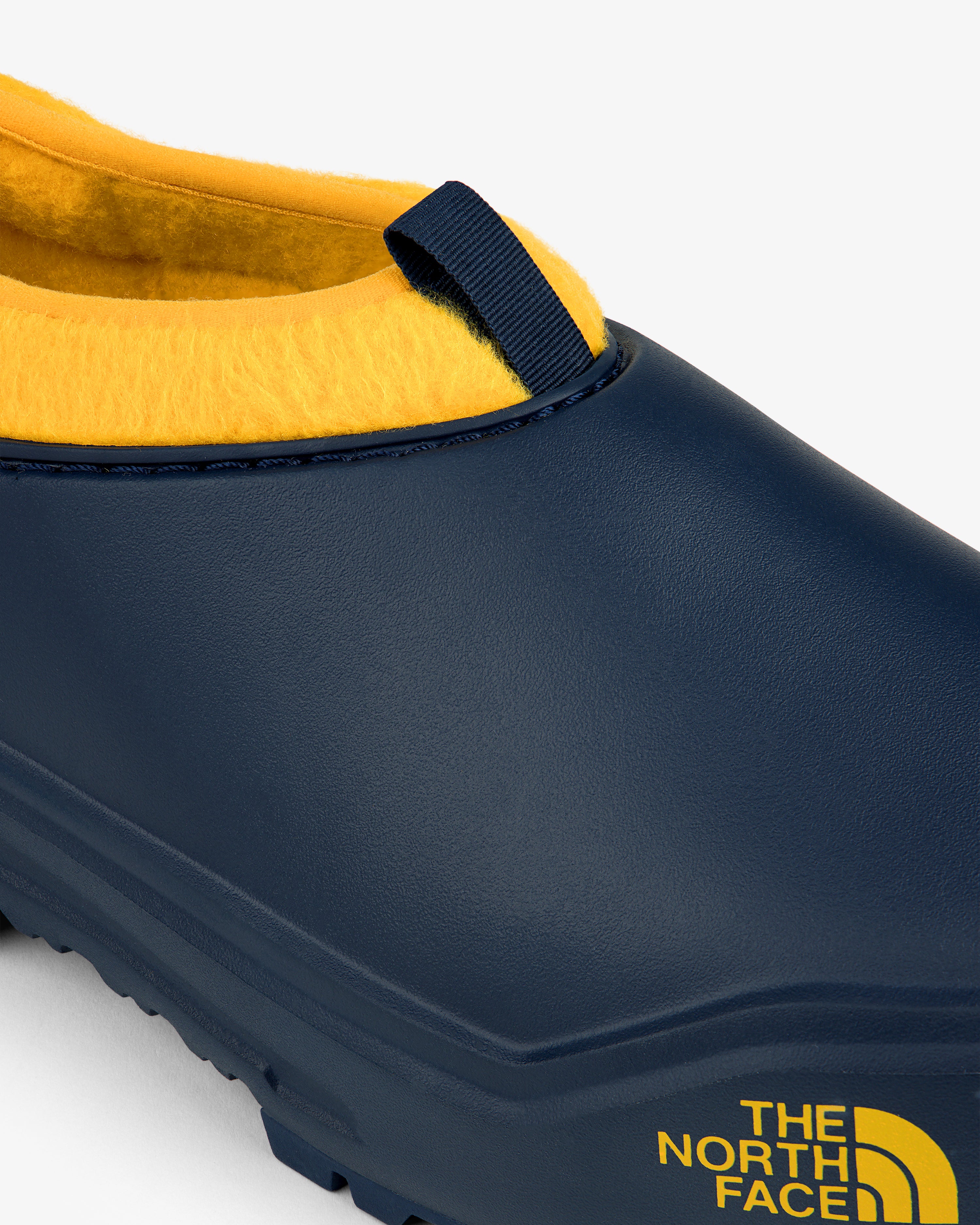 aim-leon-dore-x-the-north-face-base-camp-mule-thermoball-pantoffel image 7