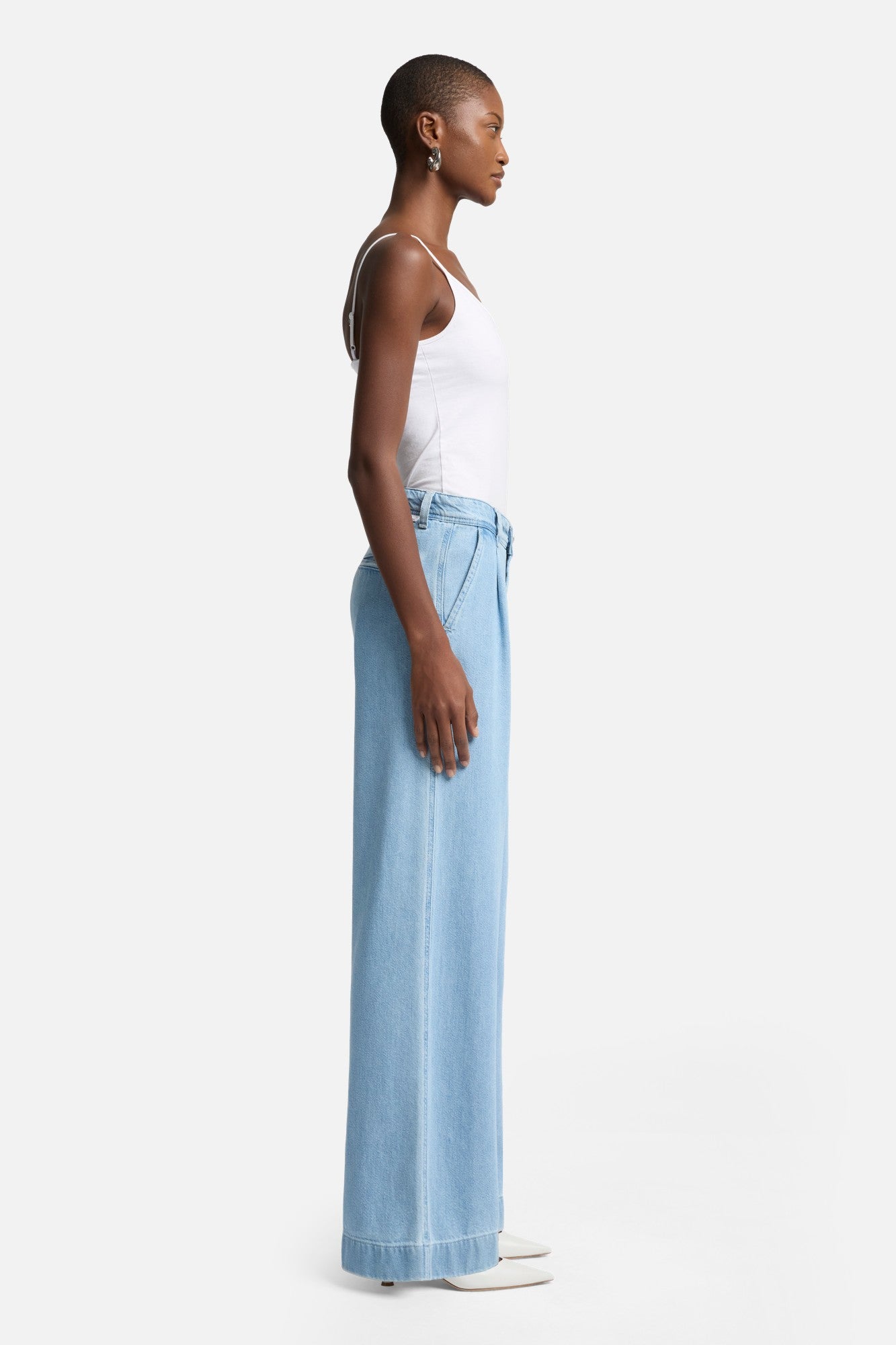 7-for-all-mankind-weightless-pleated-denim-trouser-hana-damen image 6