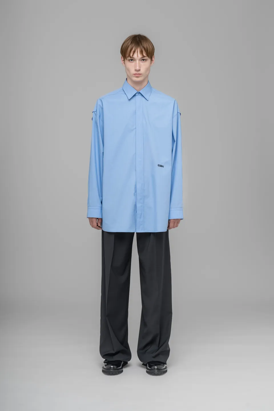 032c-please-steam-oversized-shirt-hemd-mit-breiten-schultern-und-logo-stick image 1