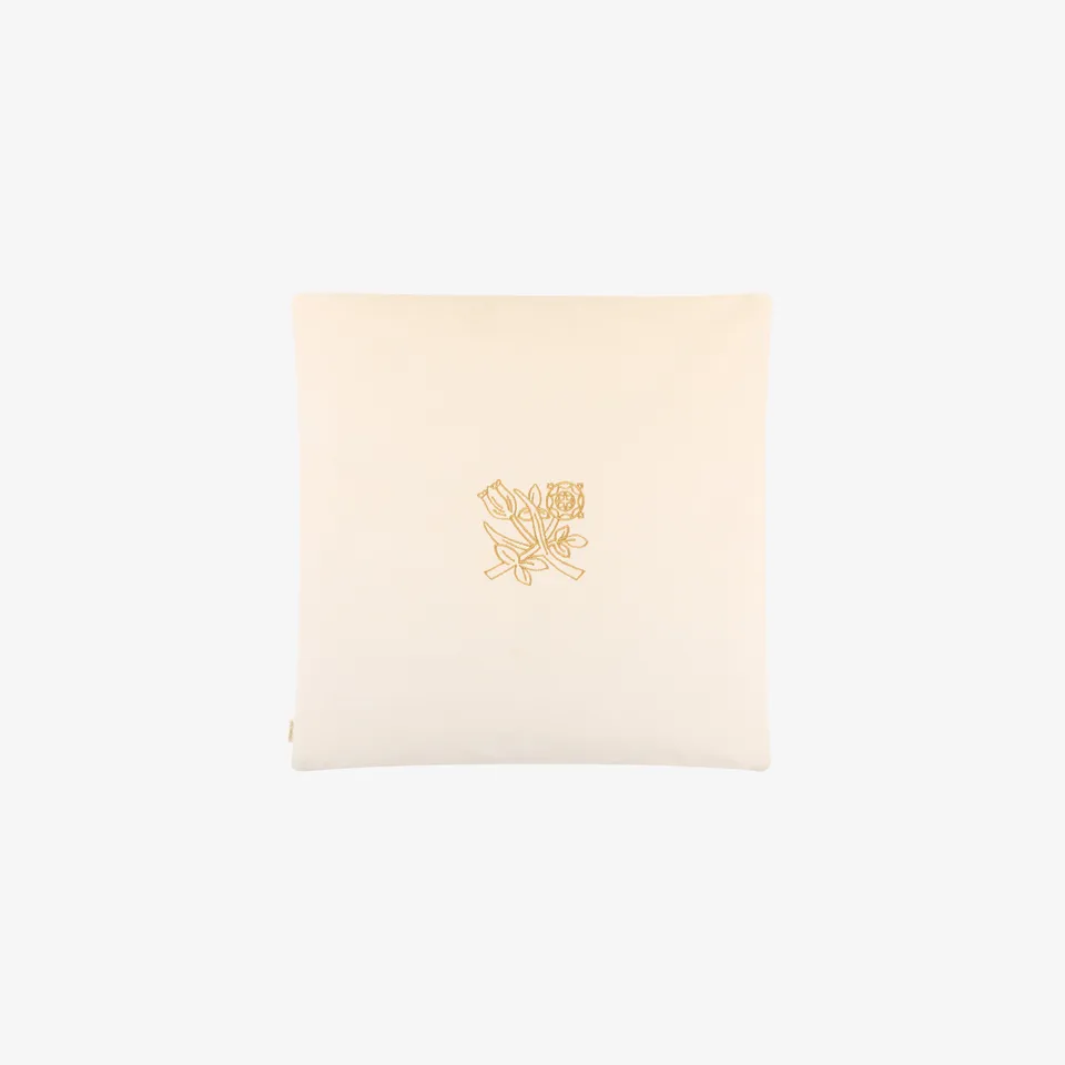 aim-leon-dore-queens-crest-kissen-46x46-cm-creme image 1