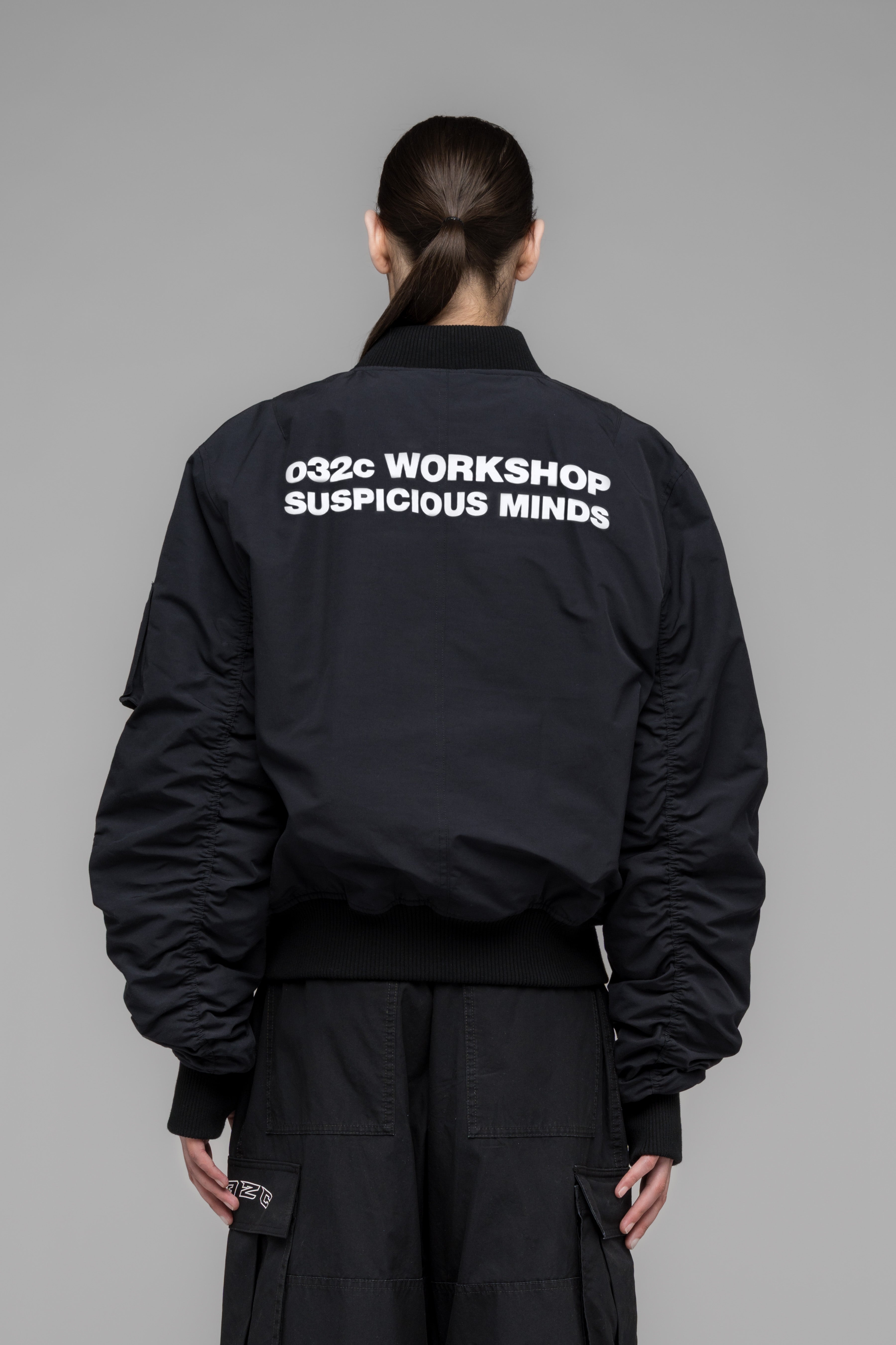 032c-suspicious-minds-bomberjacke-schwarz-mit-backprint image 4