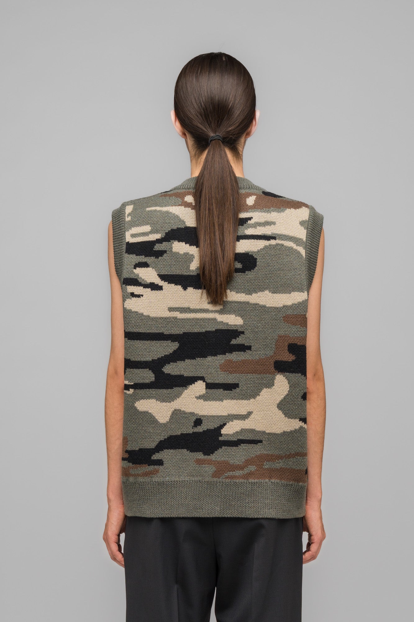 032c-selfie-weste-camo-merino-damen image 4