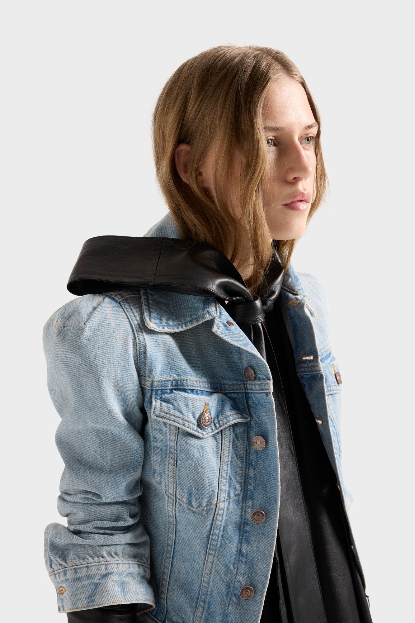 7-for-all-mankind-puff-sleeve-trucker-jacke-denim-chelsea image 6