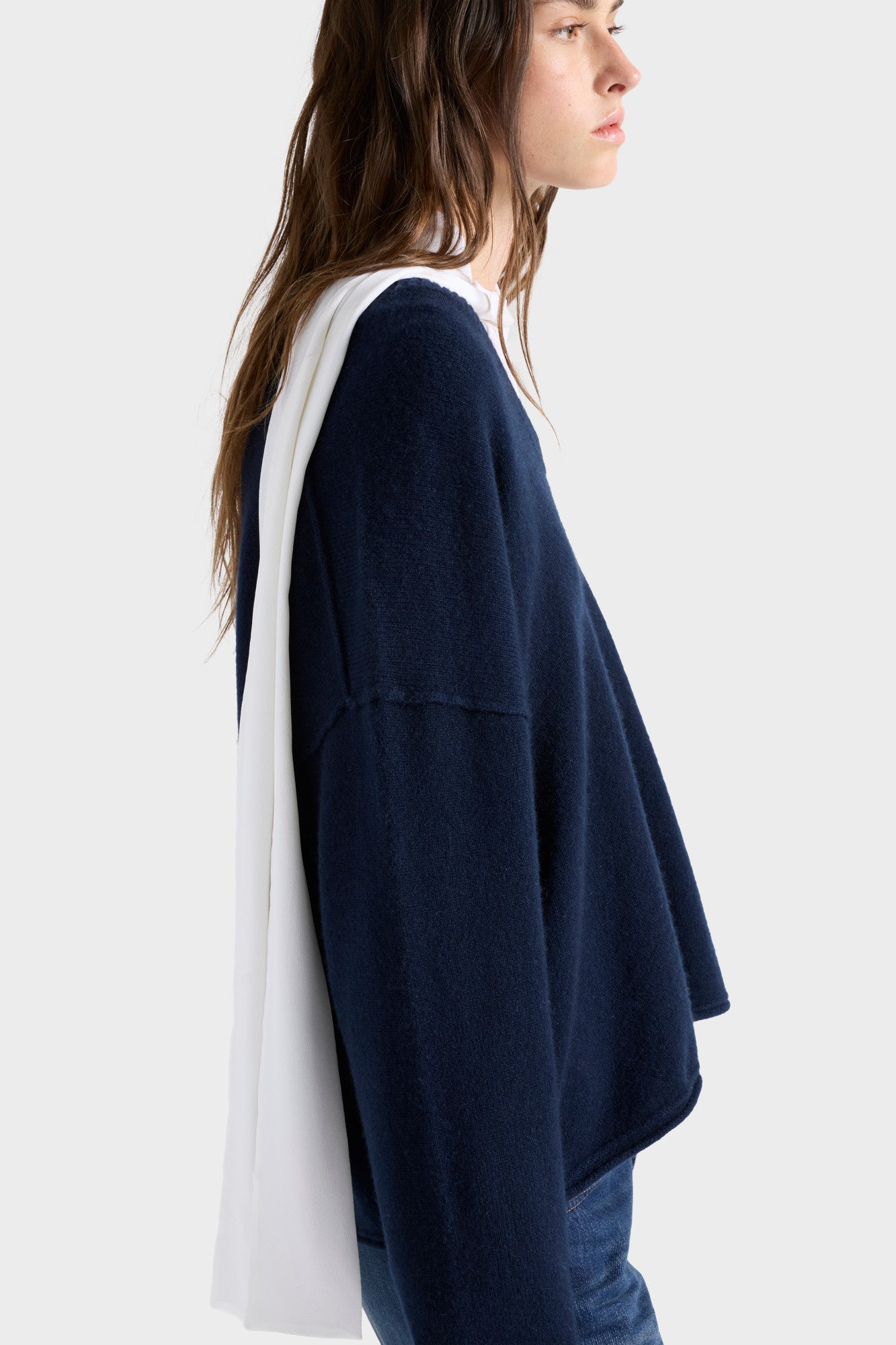 7-for-all-mankind-u-neck-cashmere-pullover-in-midnight image 6