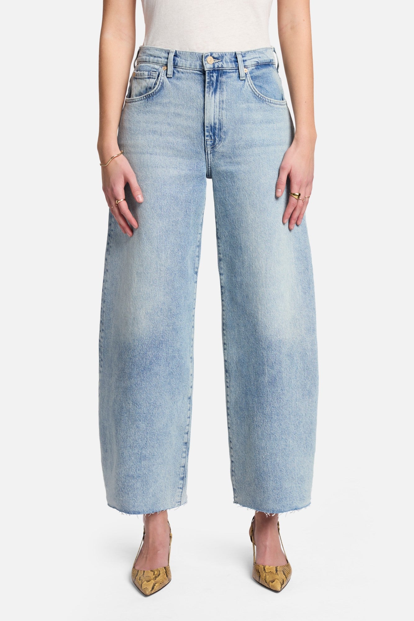 7-for-all-mankind-mankind-bonnie-barrel-leg-jeans-serenade image 3