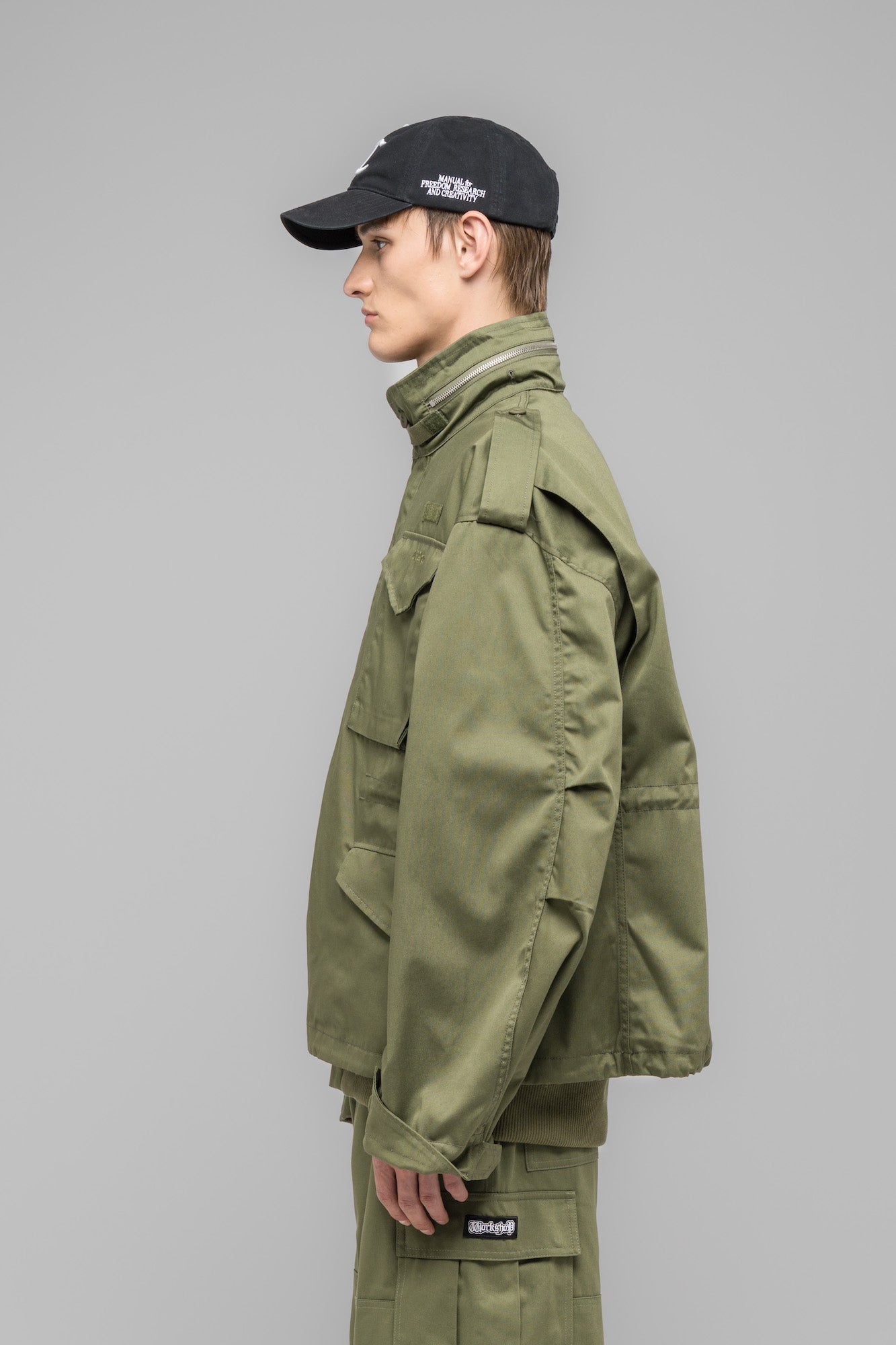 032c-masked-choice-bomber-jacket-faded-green-herren image 3