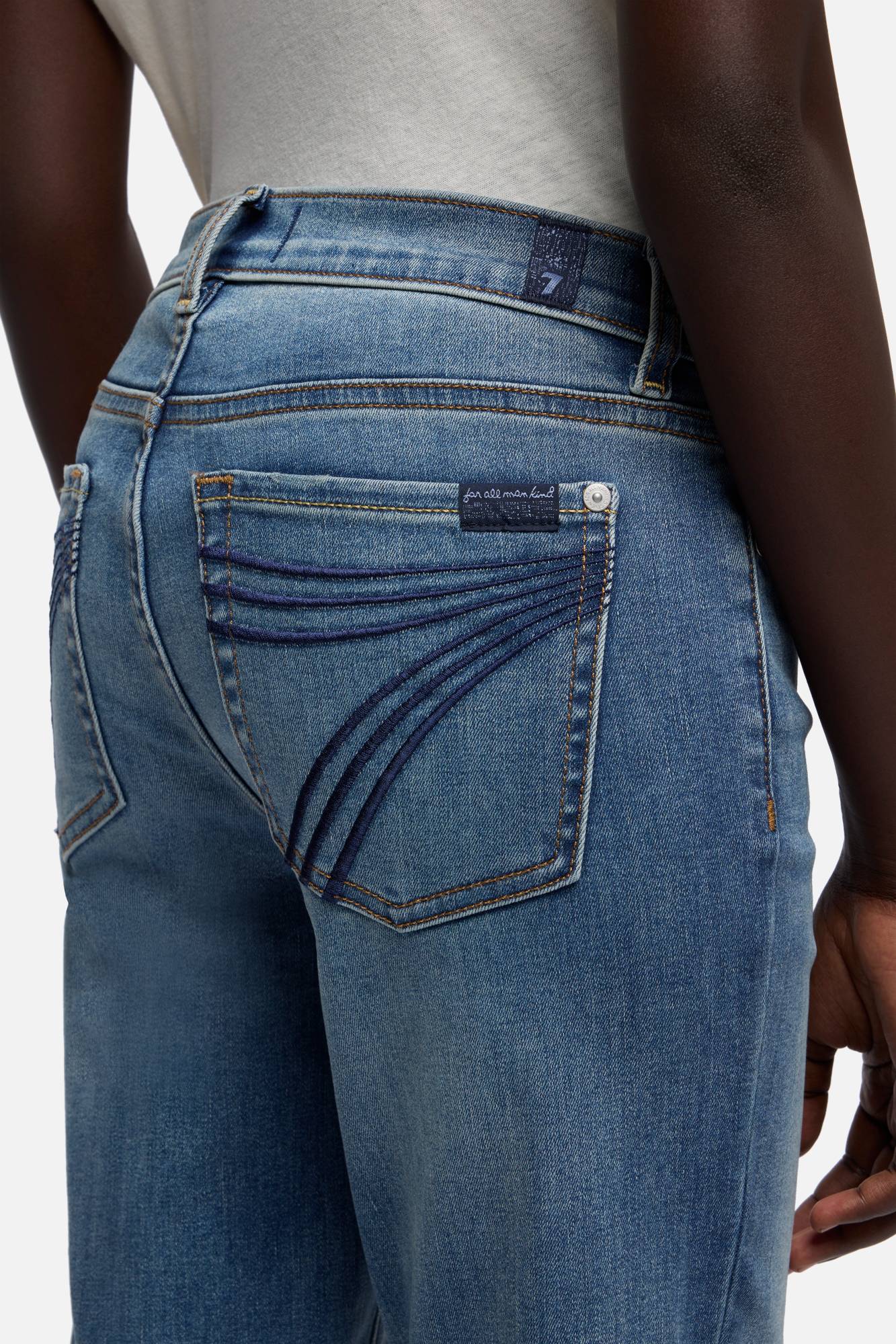 7-for-all-mankind-short-inseam-dojo-driftwood-petite-flare image 4