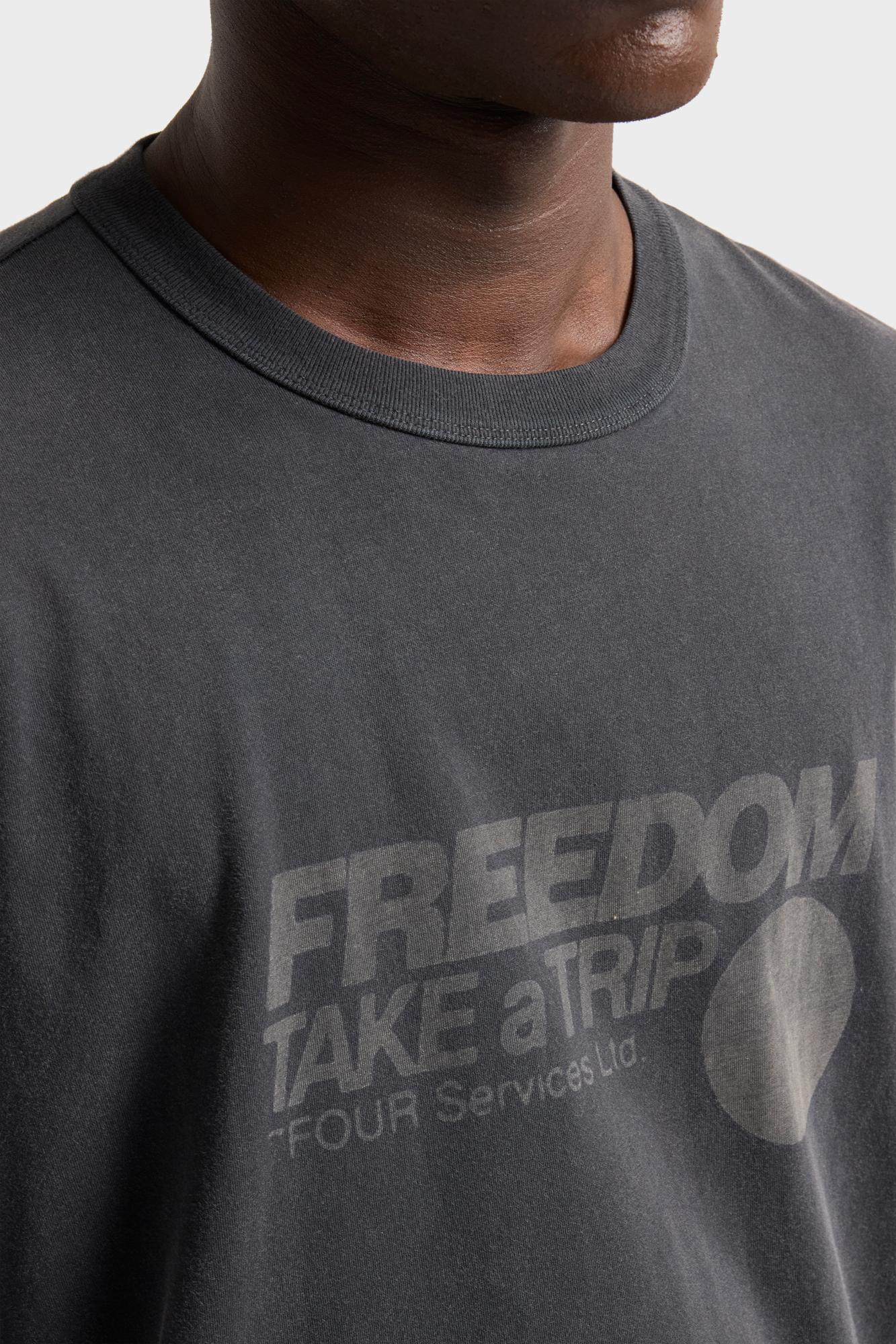 7-for-all-mankind-short-sleeve-graphic-tee-trip-black-herren-t-shirt image 6