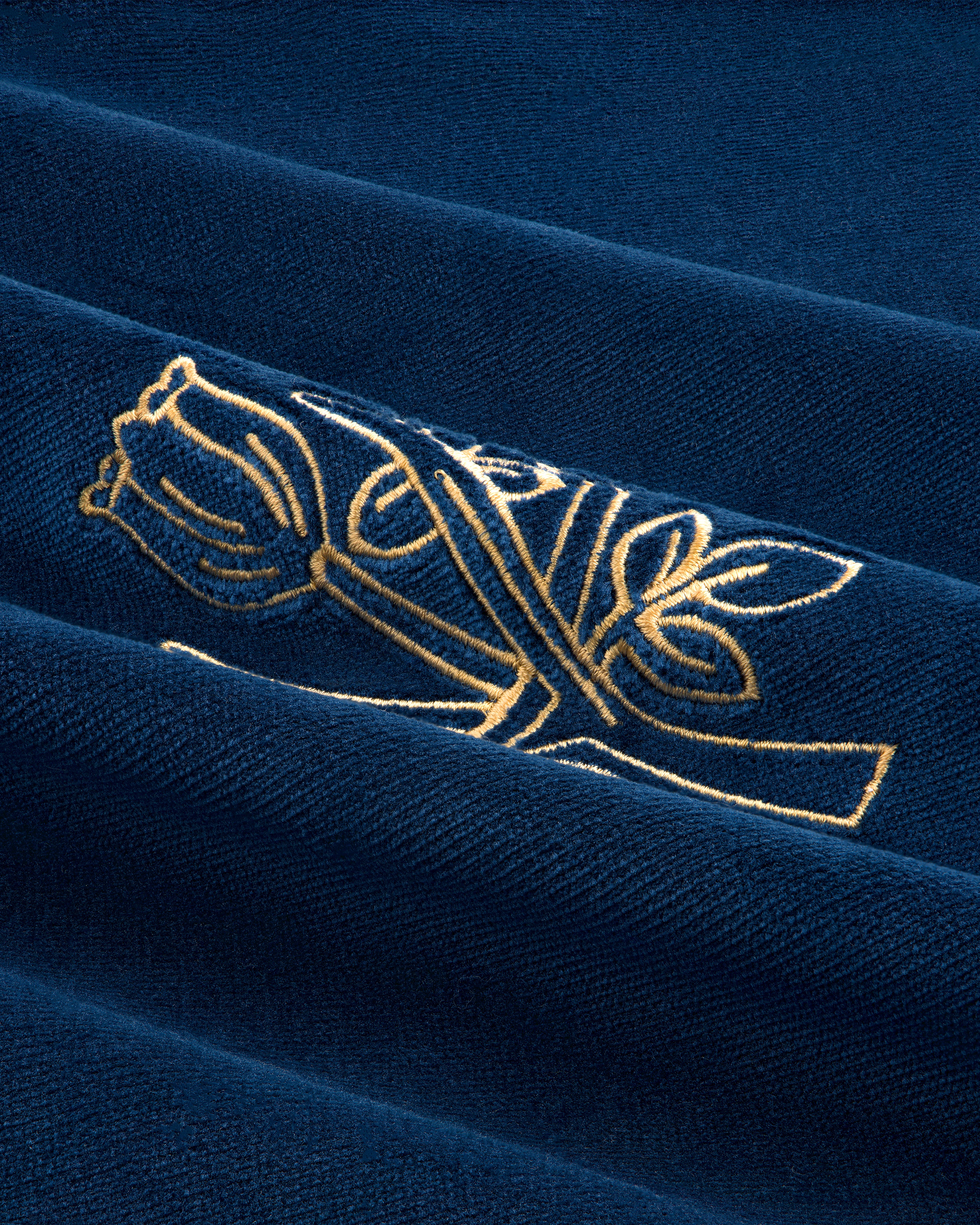 aim-leon-dore-queens-crest-kissen-18-navy image 4