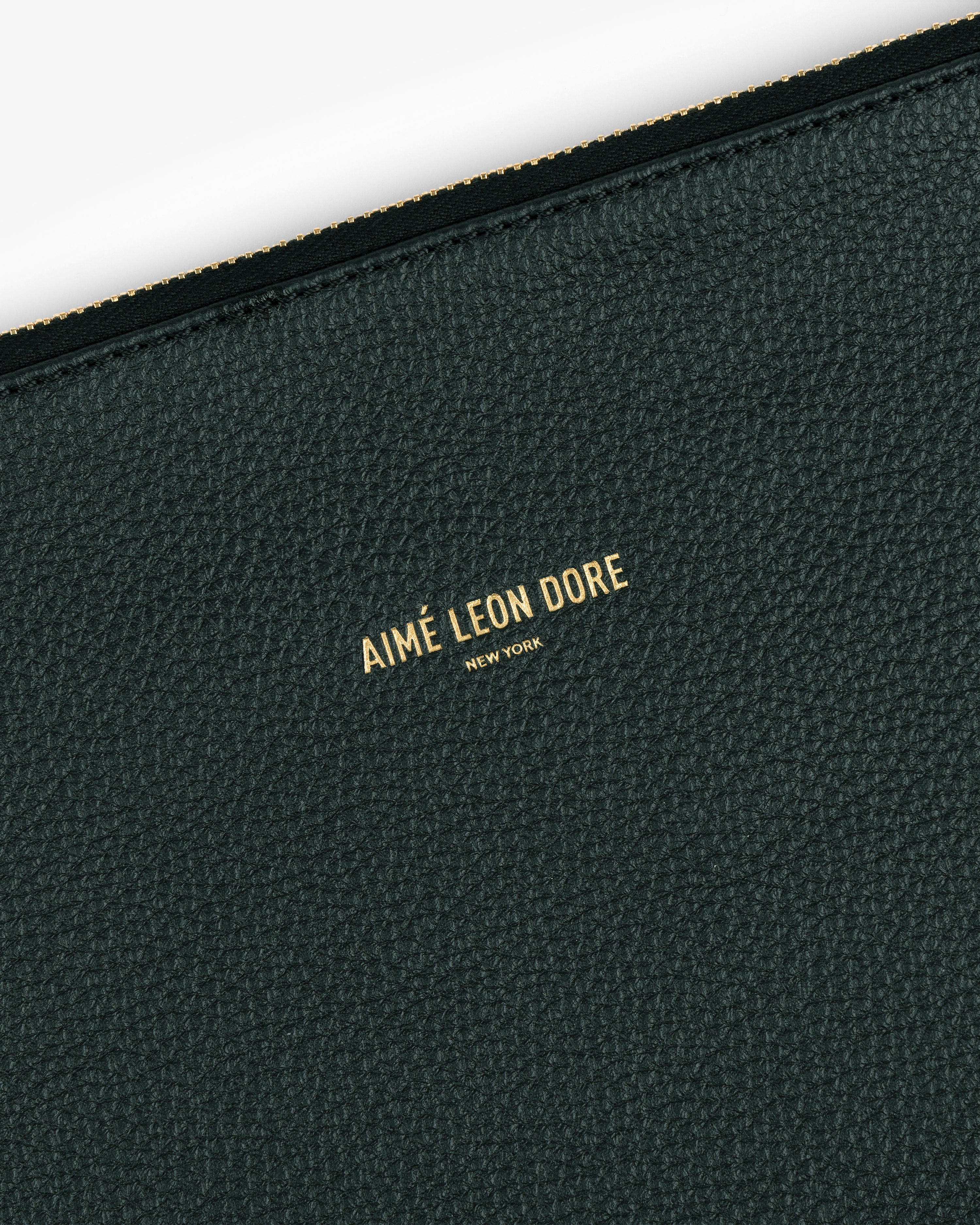 aim-leon-dore-small-leather-pouch-tasche-gr-n image 3