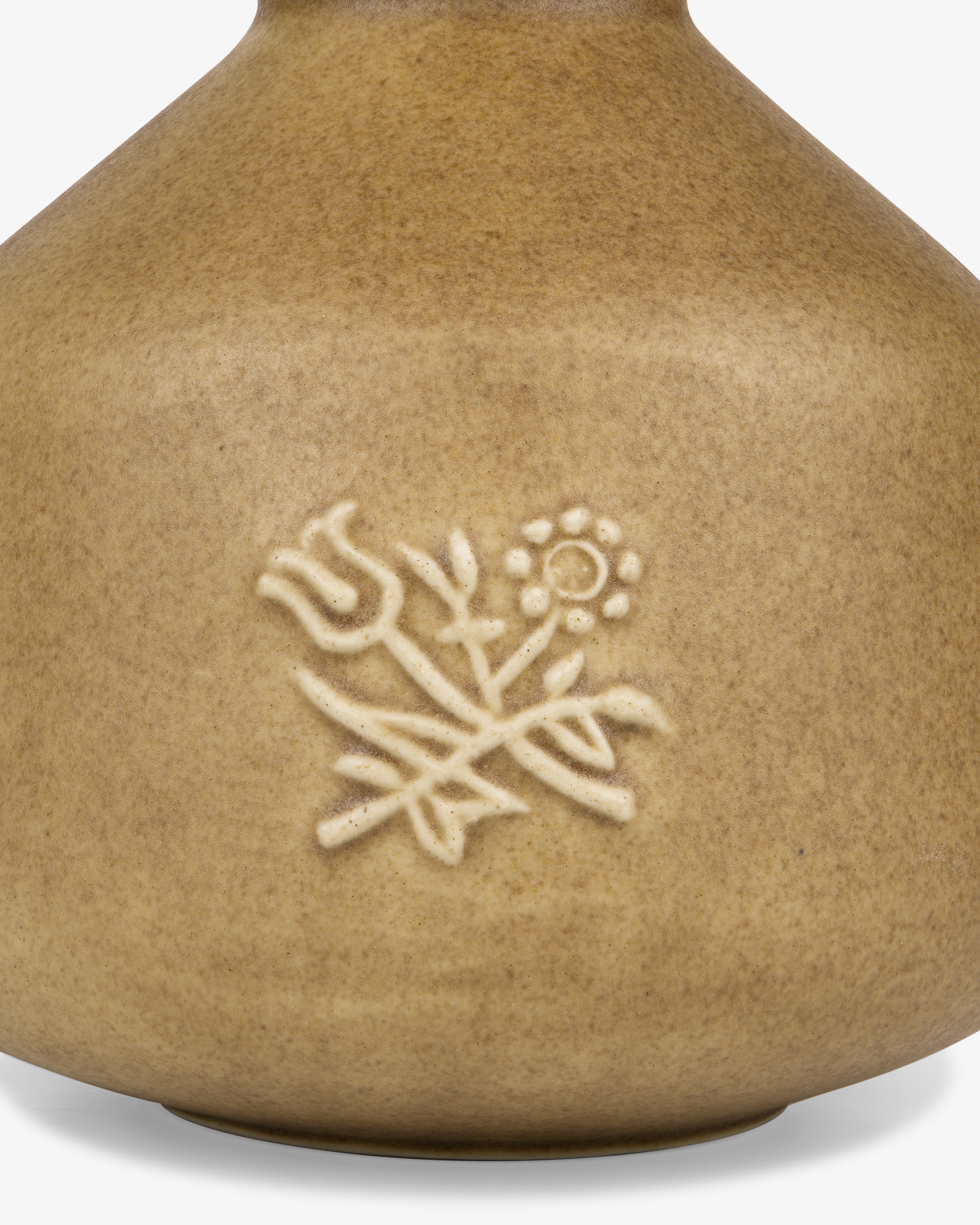 aim-leon-dore-queens-crest-artisanal-bud-vase-terrakotta image 3