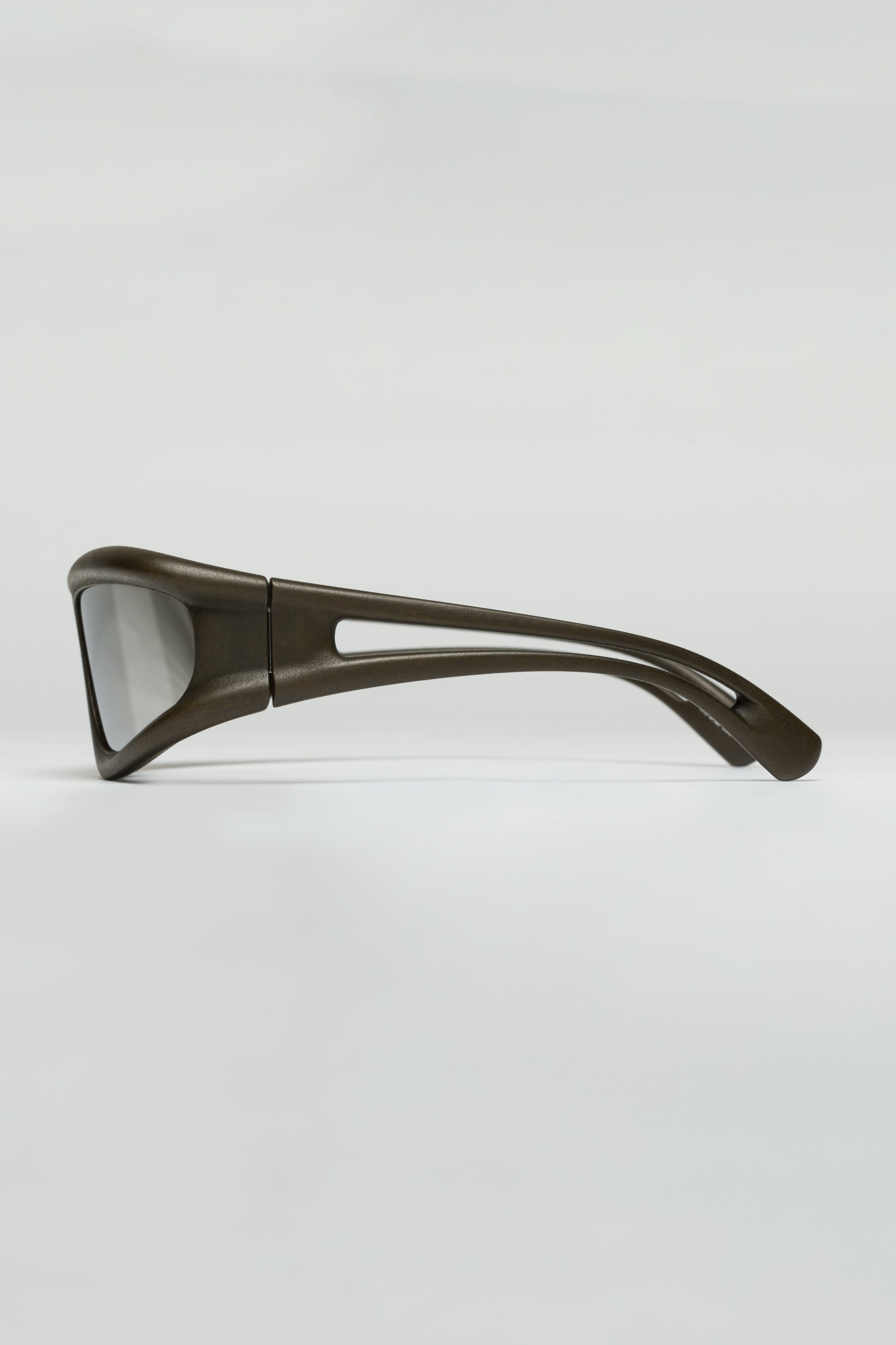 032c-x-mykita-marfa-sonnenbrille-safari-green-mylon image 3