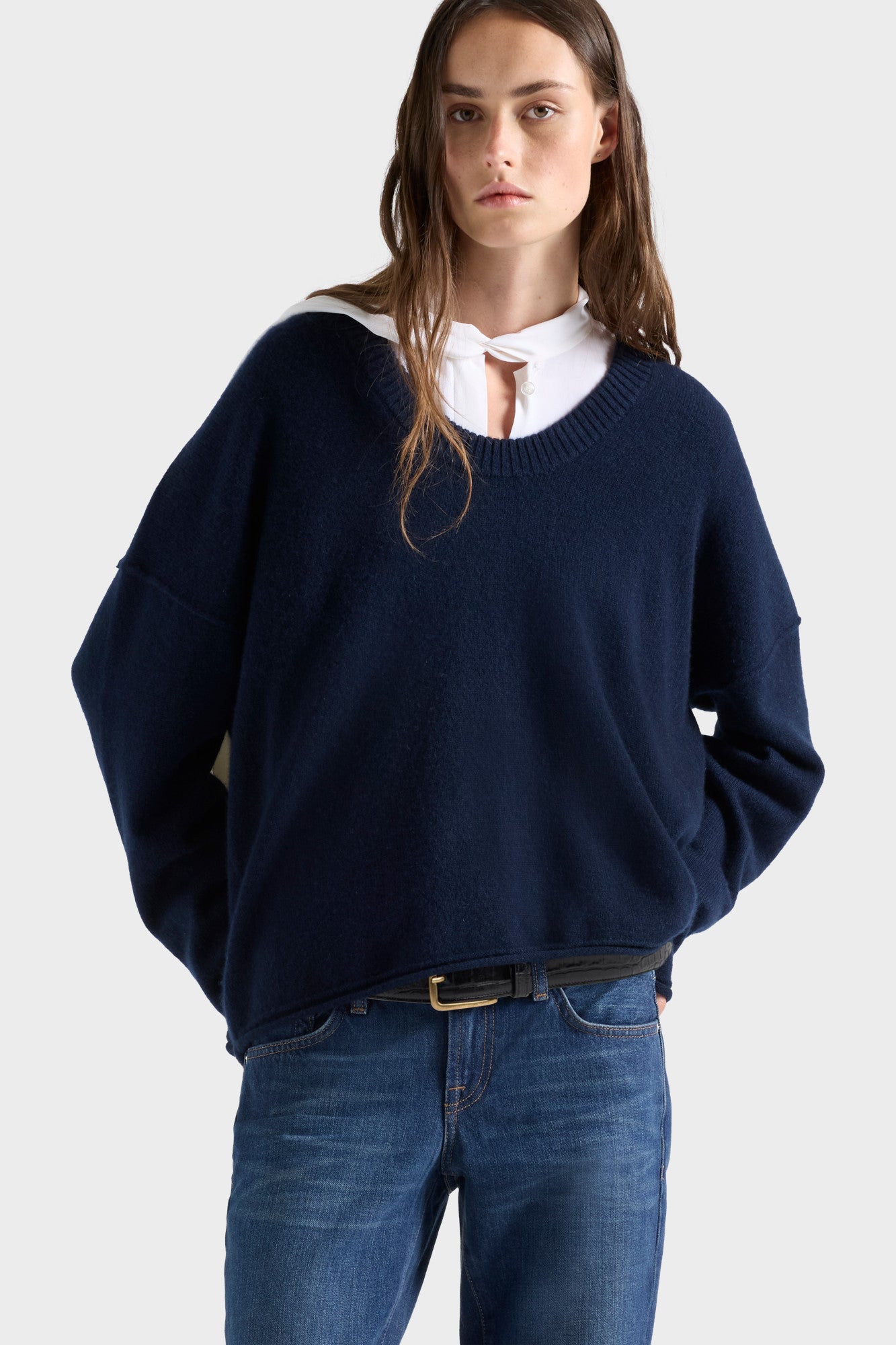 7-for-all-mankind-u-neck-cashmere-pullover-in-midnight image 3