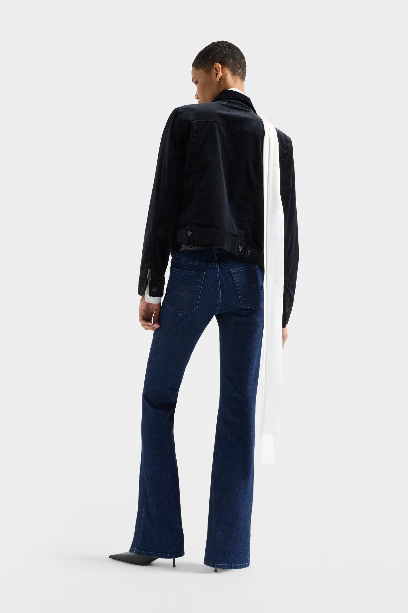 7-for-all-mankind-leggy-bootcut-jeans-slim-illusion-classical image 5