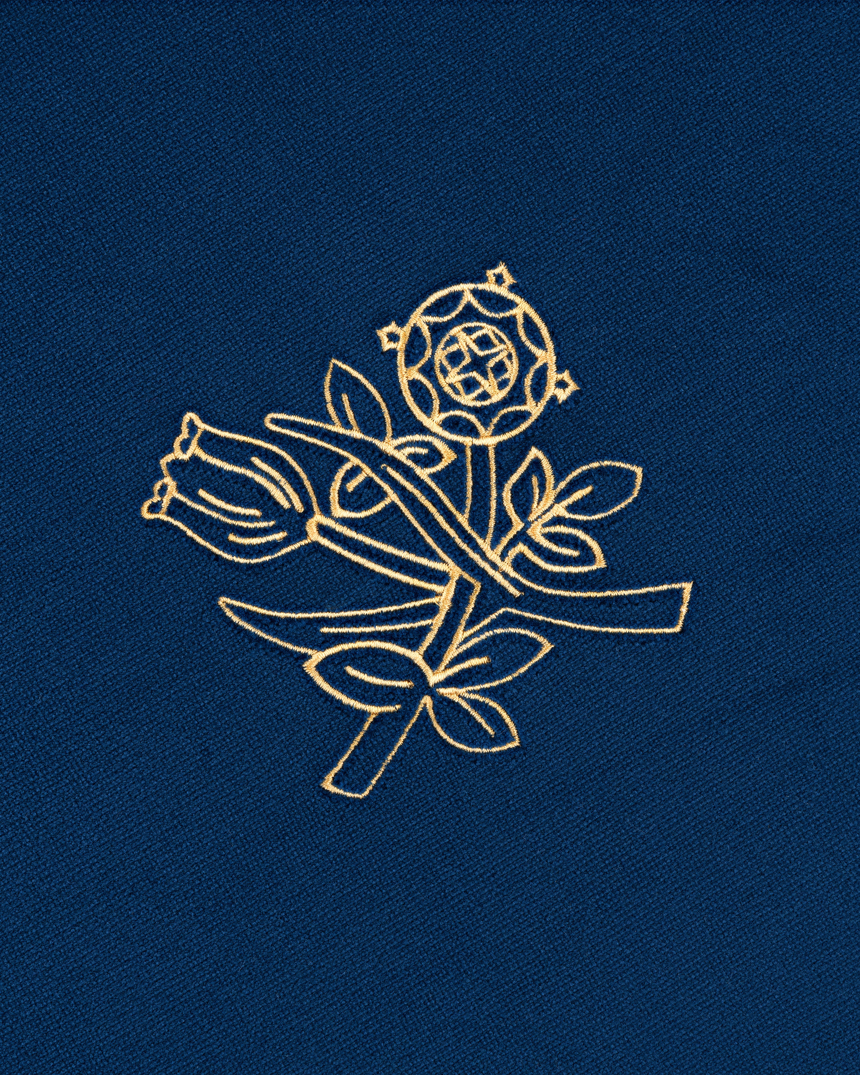 aim-leon-dore-queens-crest-kissen-18-navy image 3