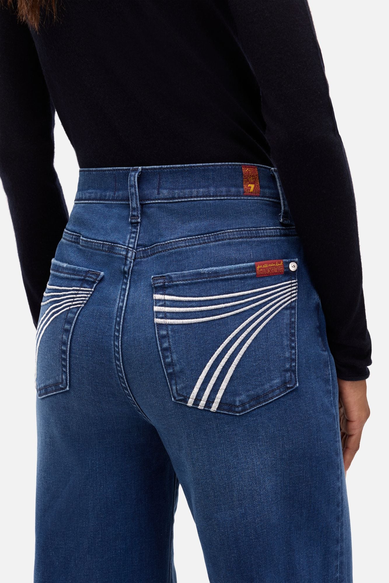 7-for-all-mankind-slim-illusion-ultra-high-rise-jean-crater image 4