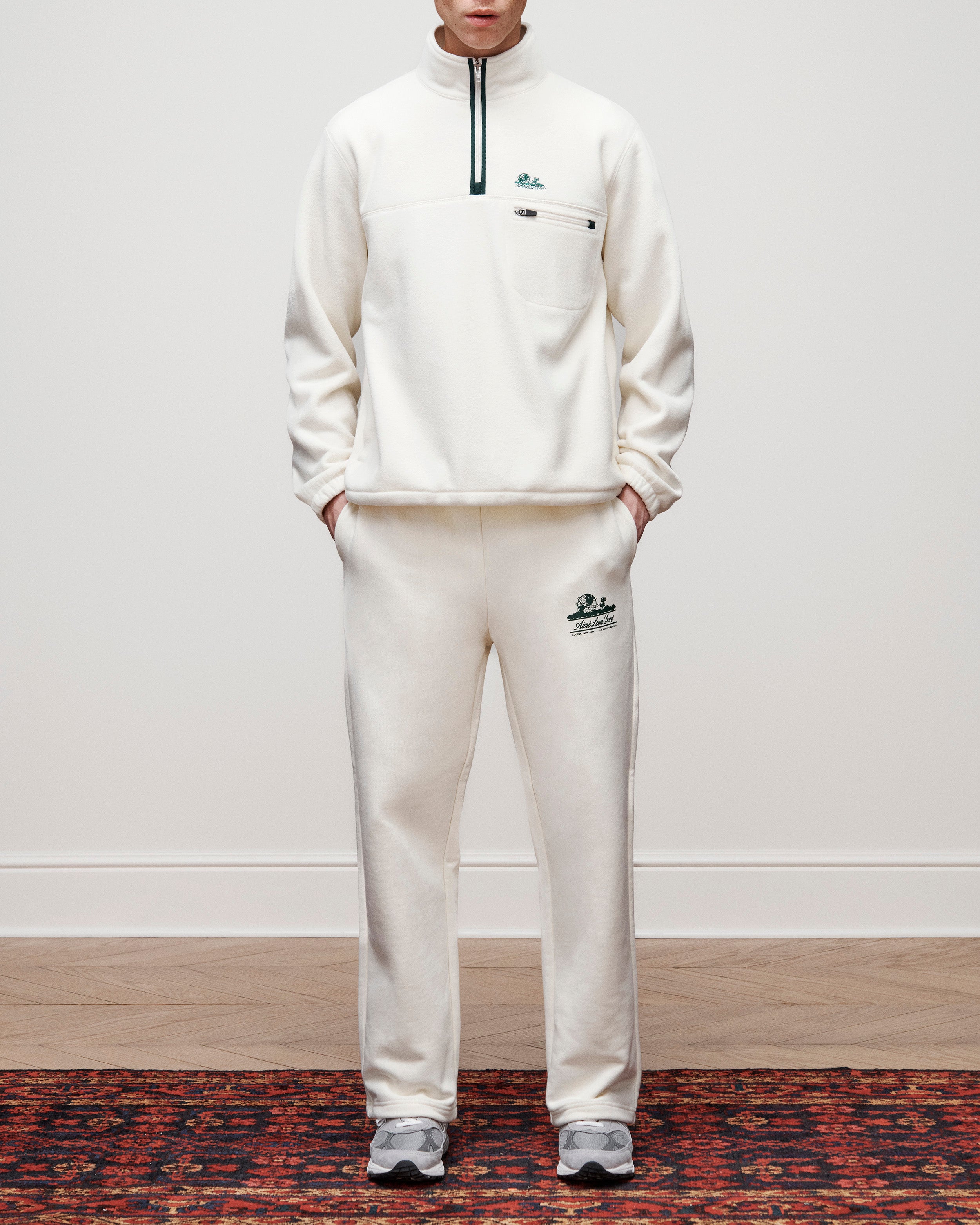 aim-leon-dore-unisphere-sweatpants-cream-jogginghose image 3