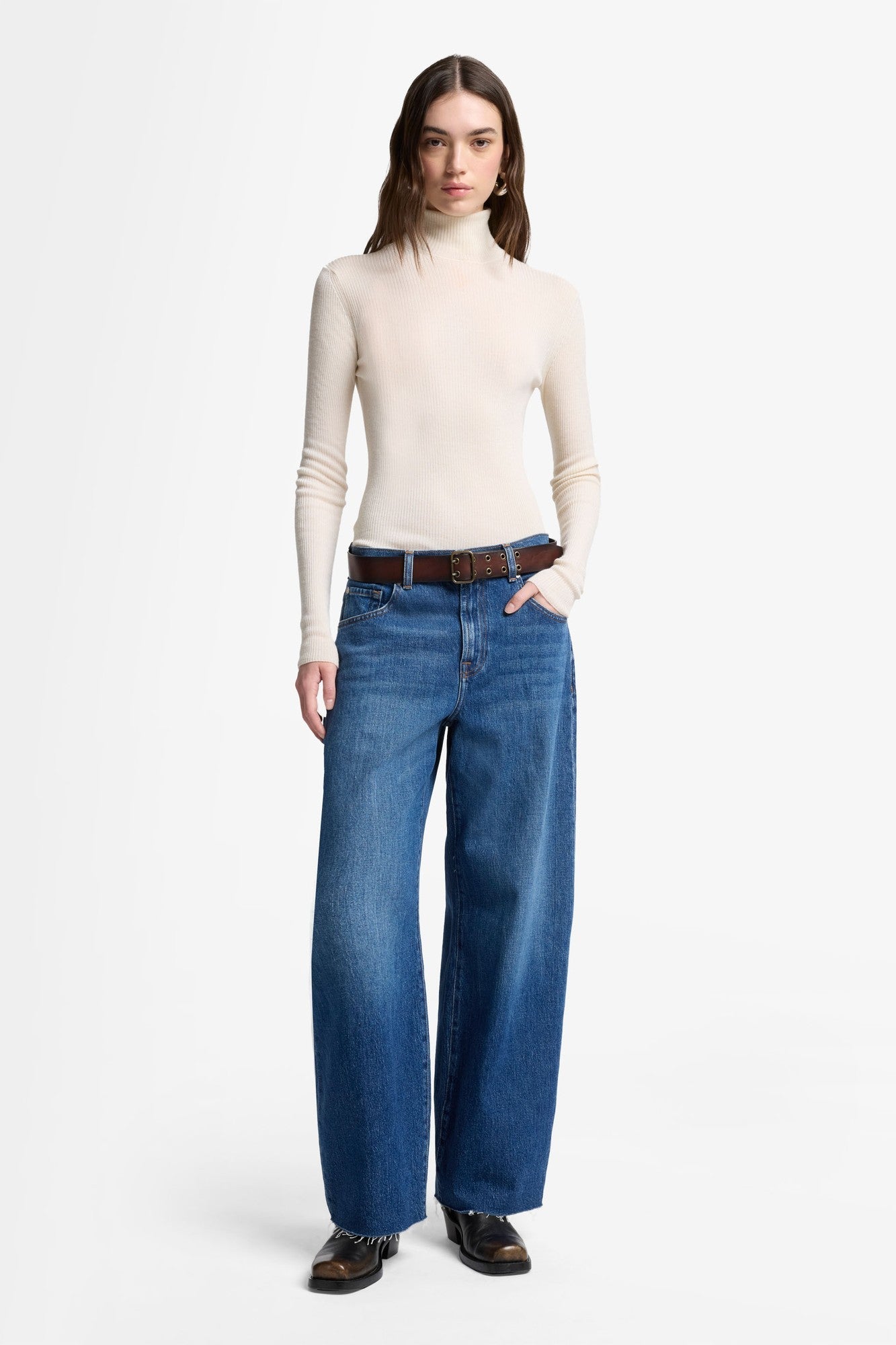 7-for-all-mankind-bonnie-barrel-leg-jeans-mankind-artifact image 2