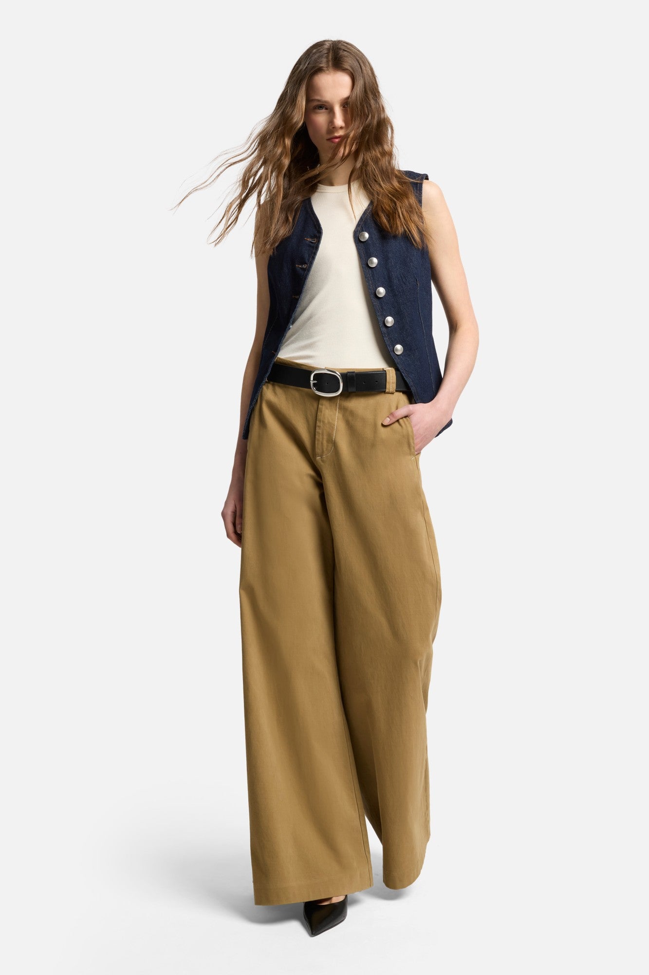 7-for-all-mankind-mankind-lady-denim-weste-in-smoove image 7
