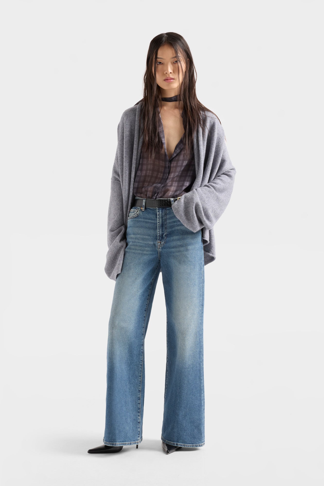 7-for-all-mankind-jo-petite-ultra-high-rise-wide-leg-jeans-sea-level image 2