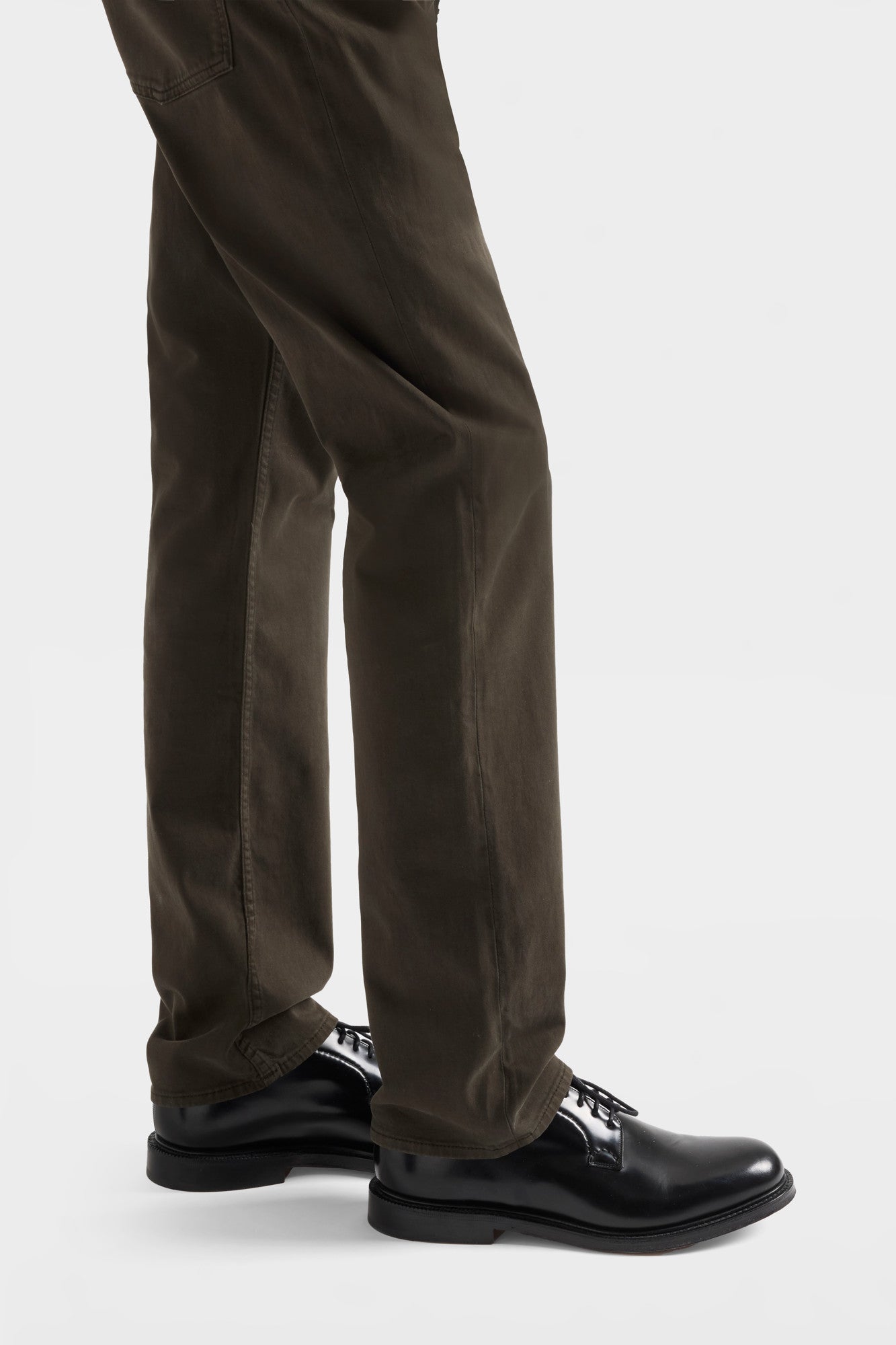7-for-all-mankind-the-straight-hose-luxe-performance-sateen-thicket image 6