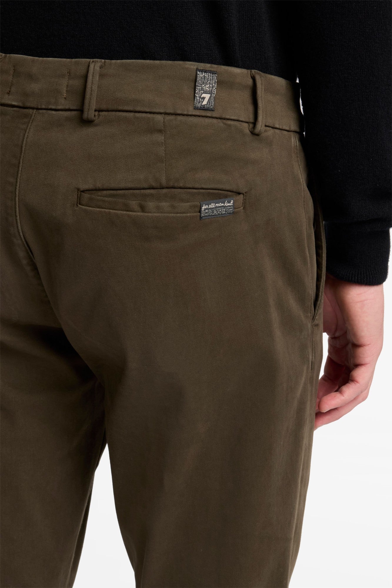 7-for-all-mankind-straight-chino-luxe-performance-sateen-dark-olive image 4