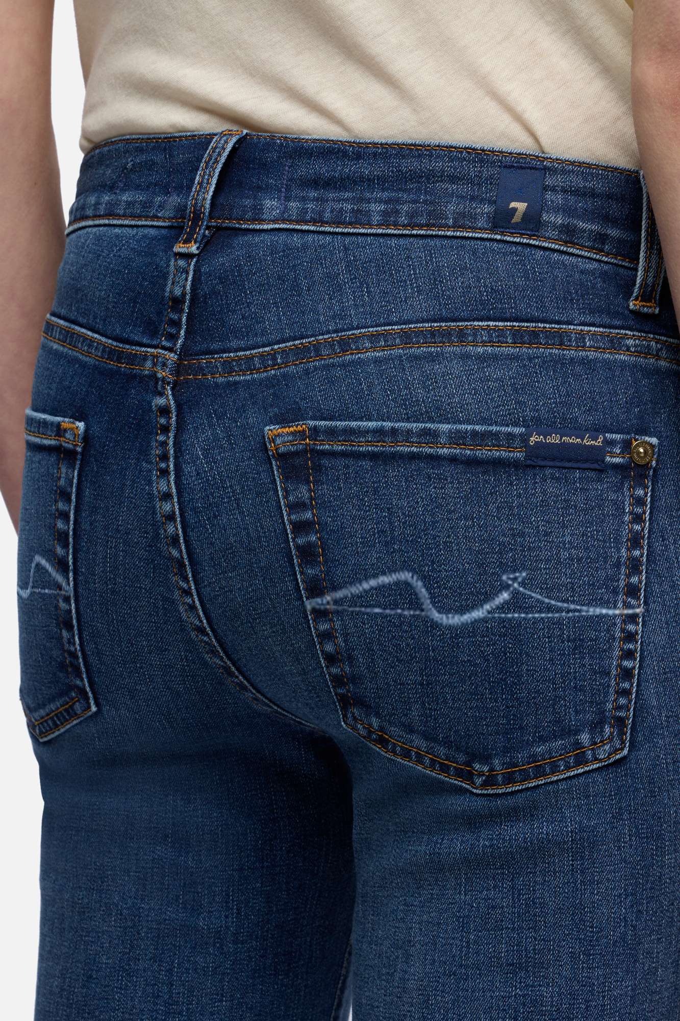7-for-all-mankind-leggy-bootcut-jeans-slim-illusion-soho-light-light-wash image 5